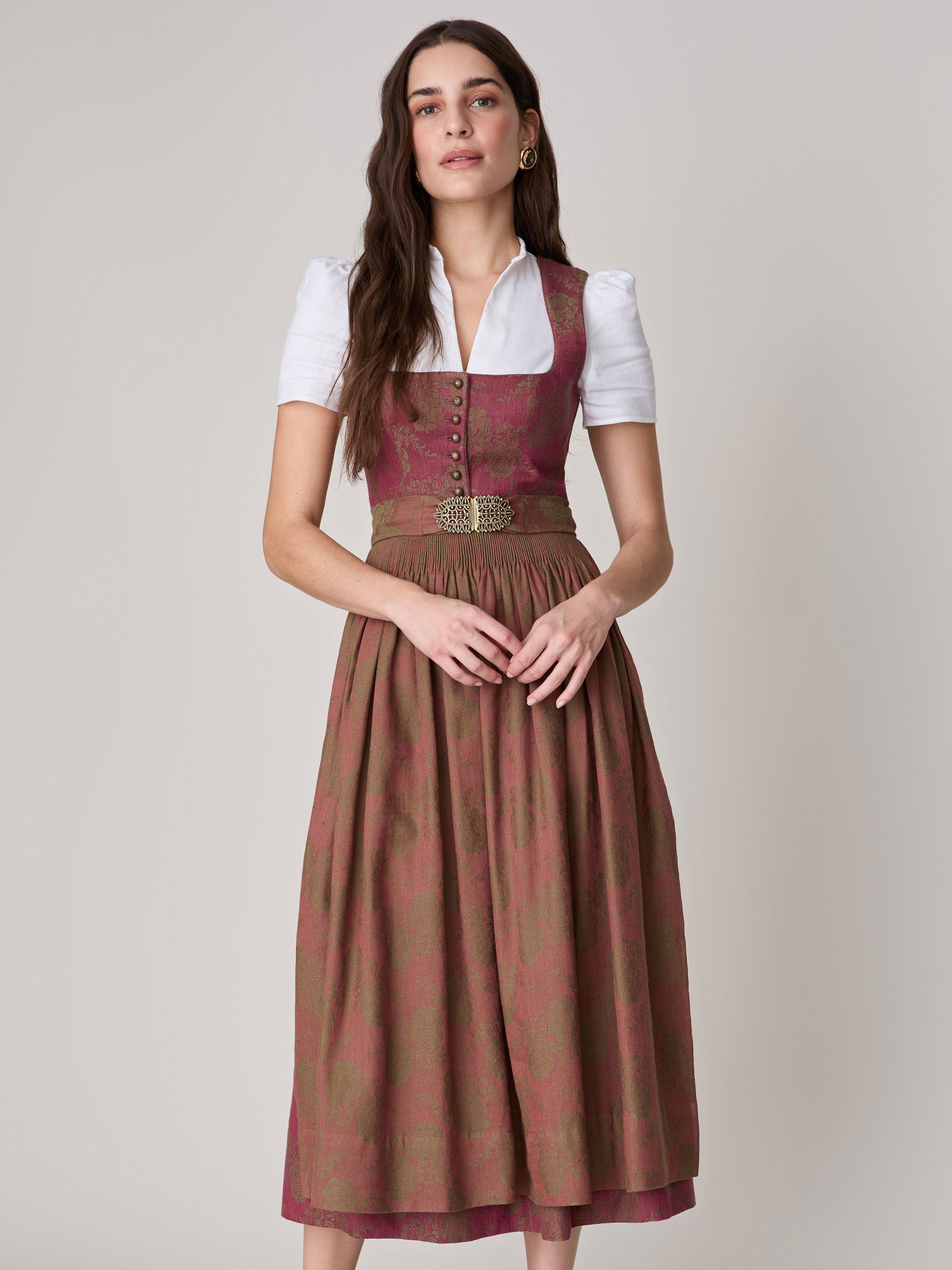 Dirndl in Rosa mit floralem Muster