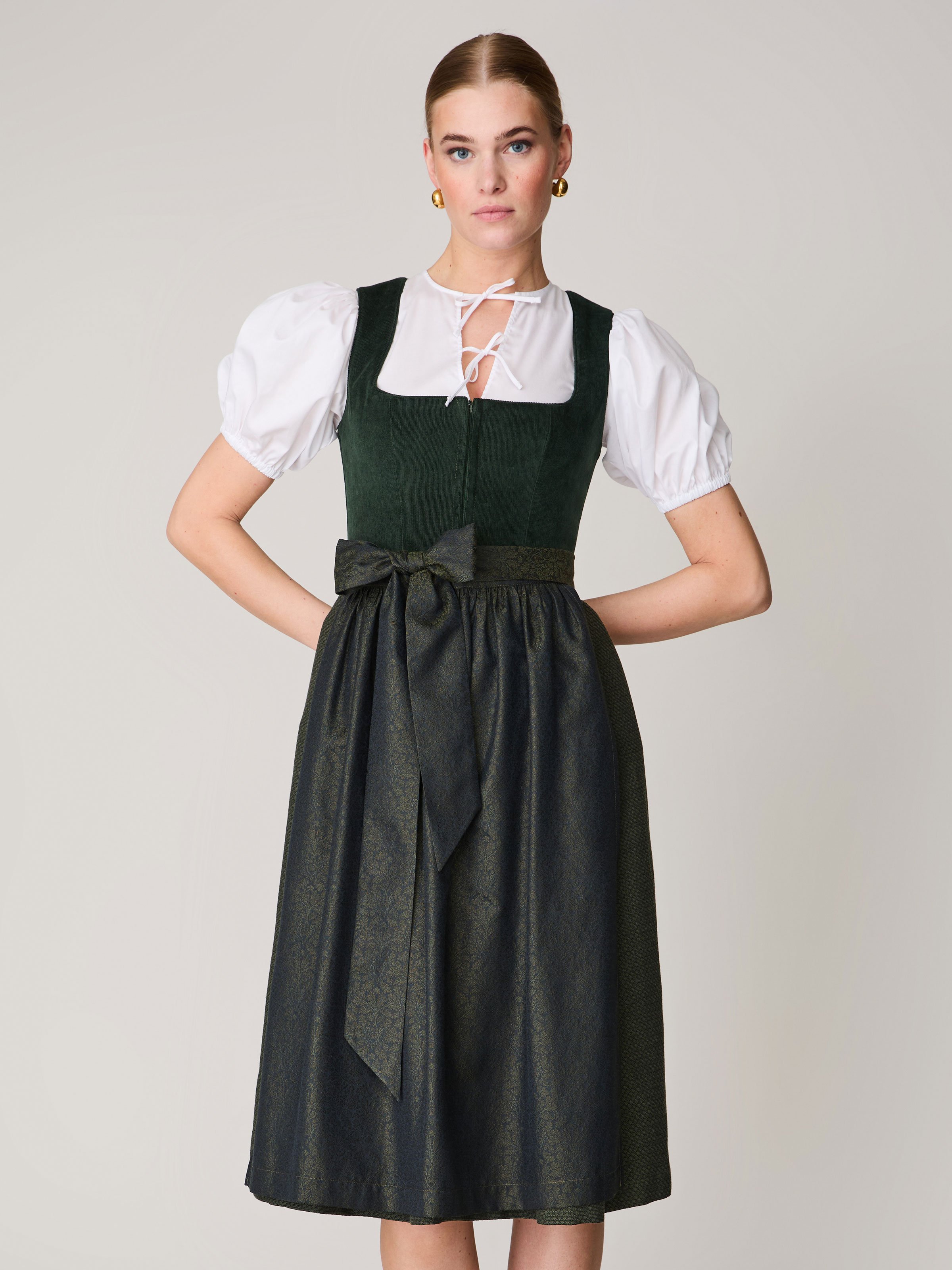 Dunkelgrünes Dirndl mit Cord-Mieder