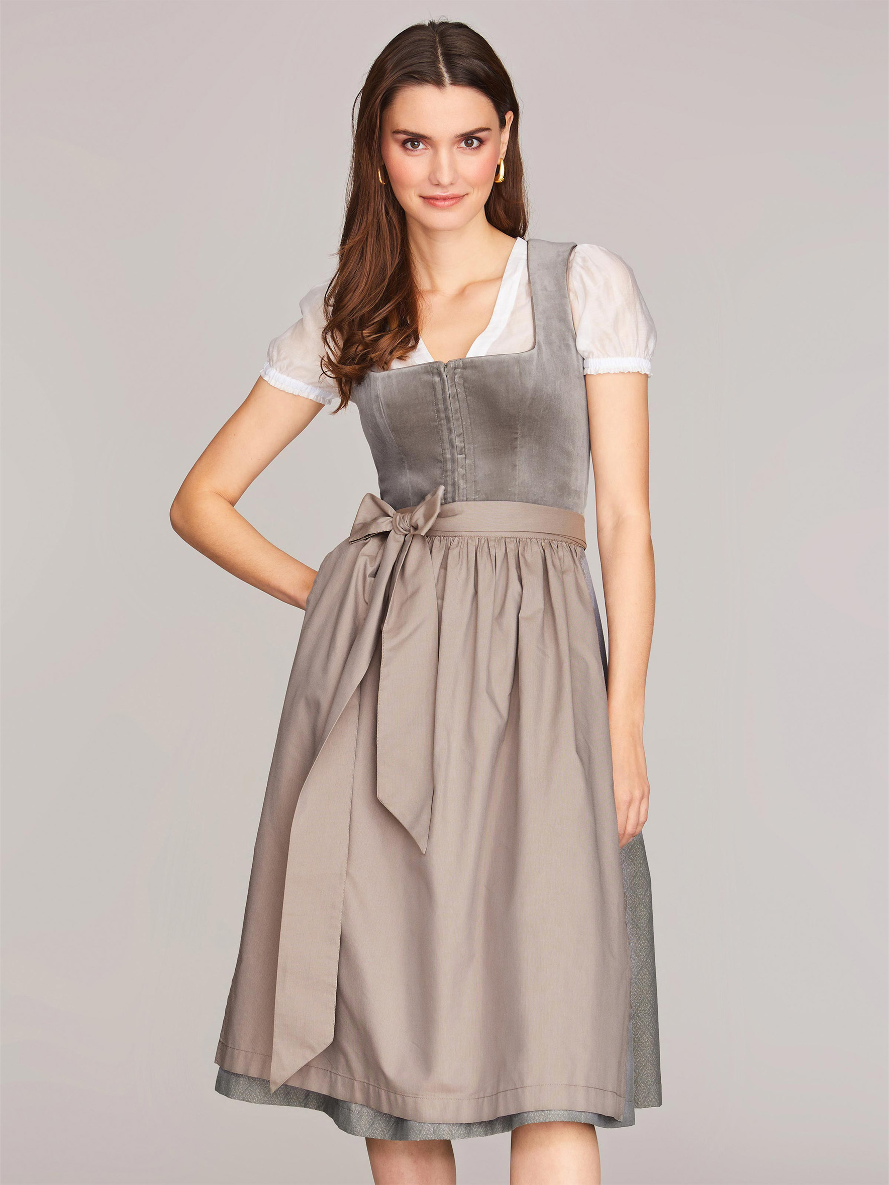 Graues Dirndl mit Samt-Mieder