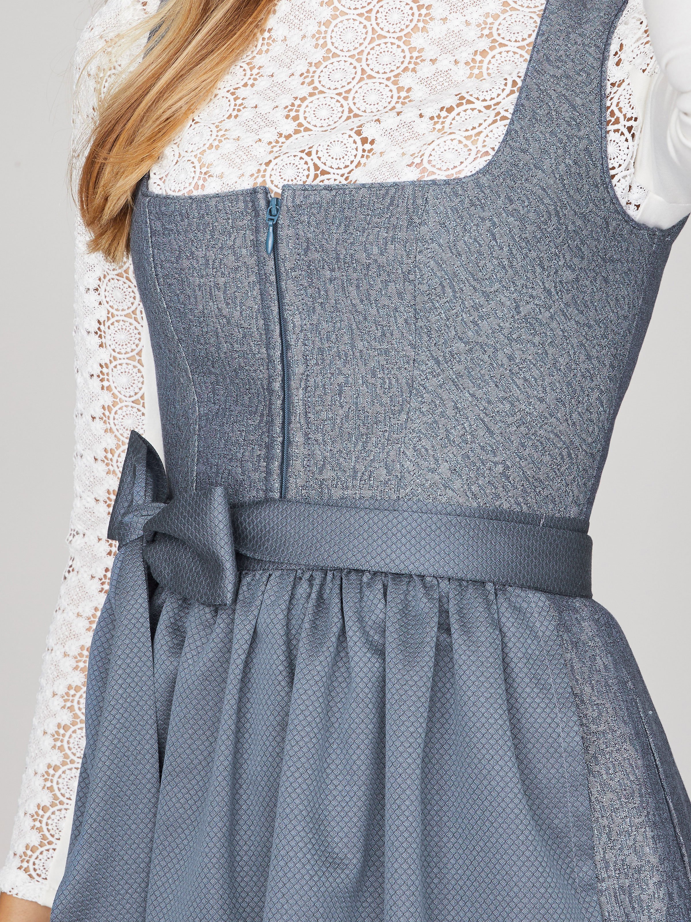 Schimmerndes blaues Dirndl Schimmerndes blaues Dirndl