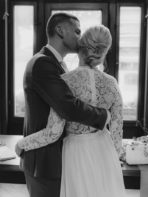 Real Bride mit Braut Rock und Braut-Body aus Spitze