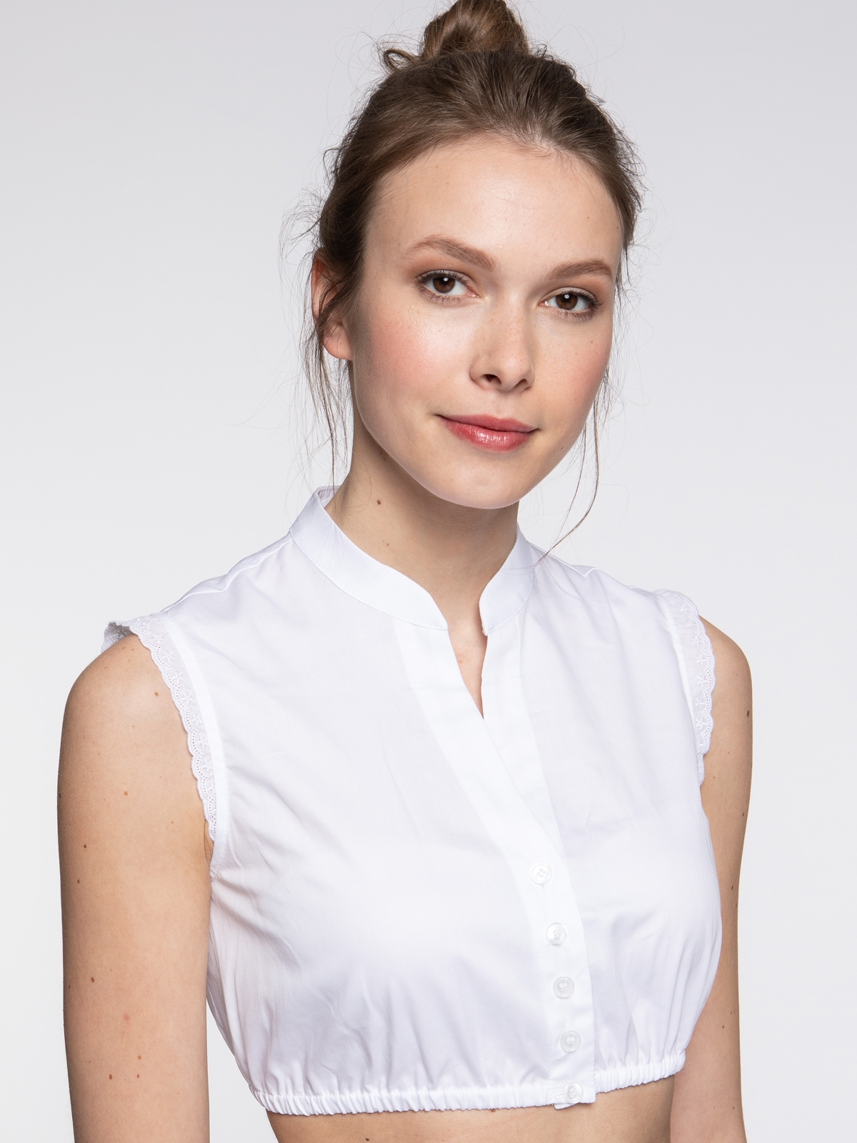 Weiße Dirndlbluse mit Flügelarm