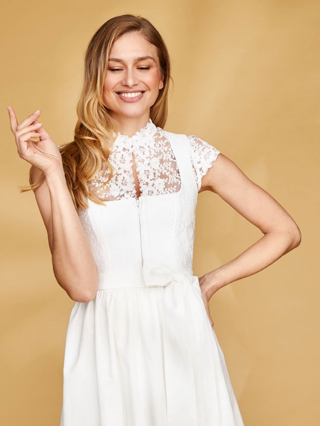 Weißes Brautdirndl für Trachtenhochzeiten