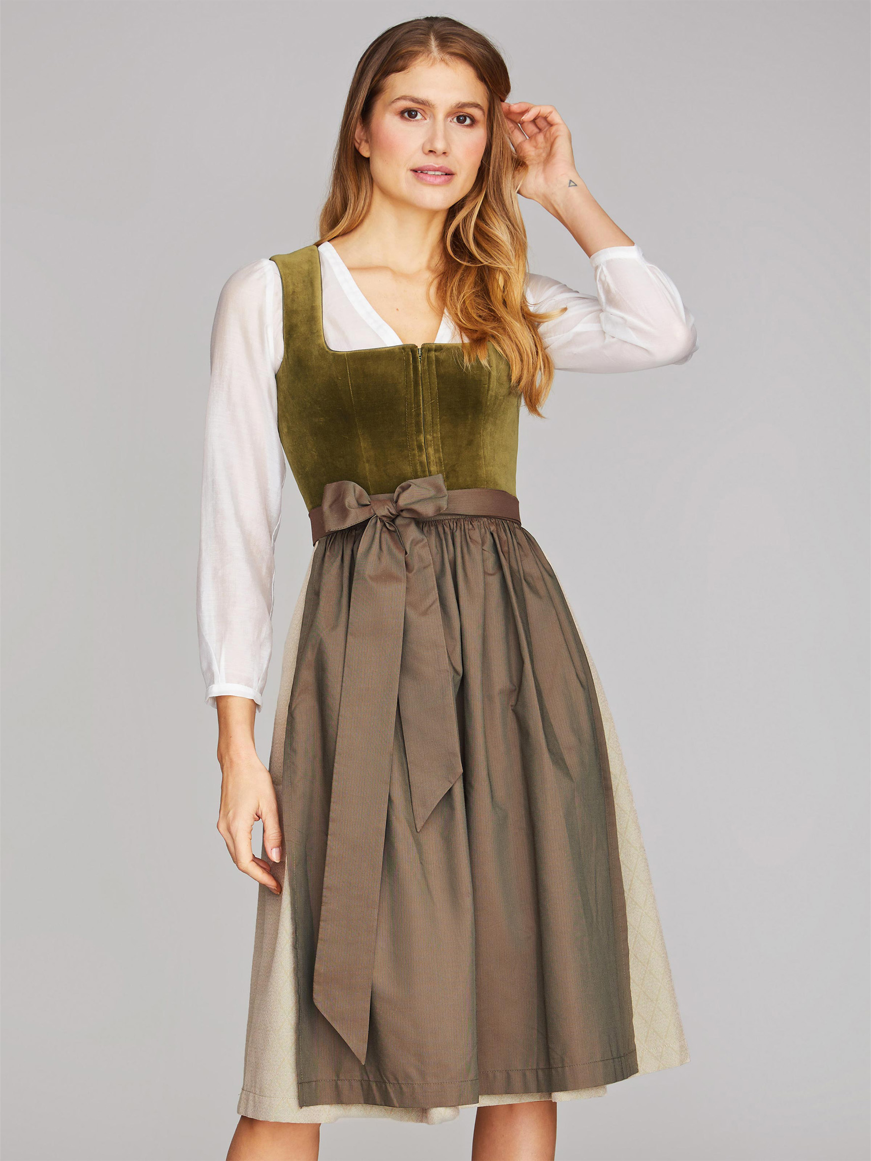 Olivgrünes Dirndl mit Samt-Mieder