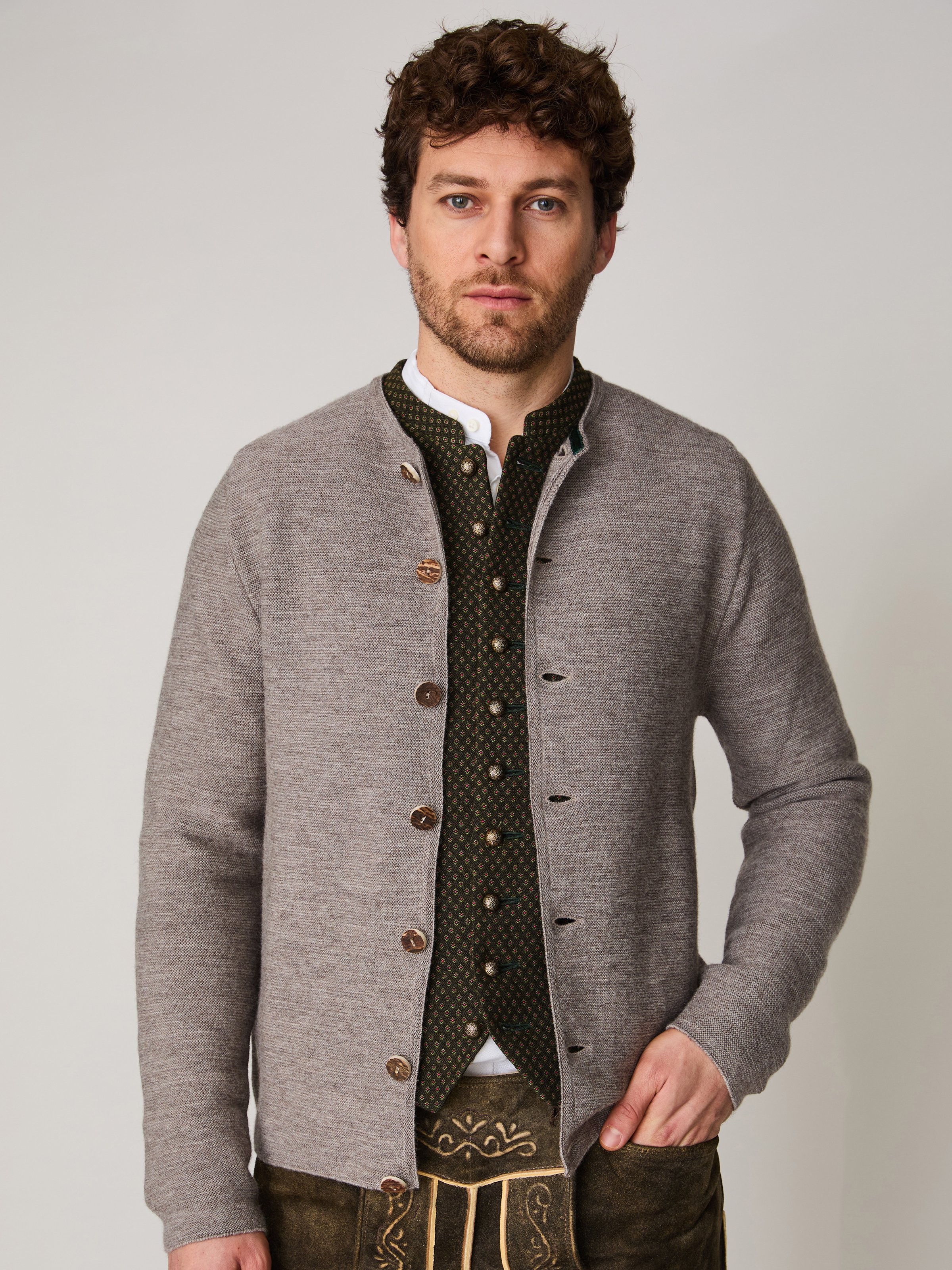 Graue Strickjacke