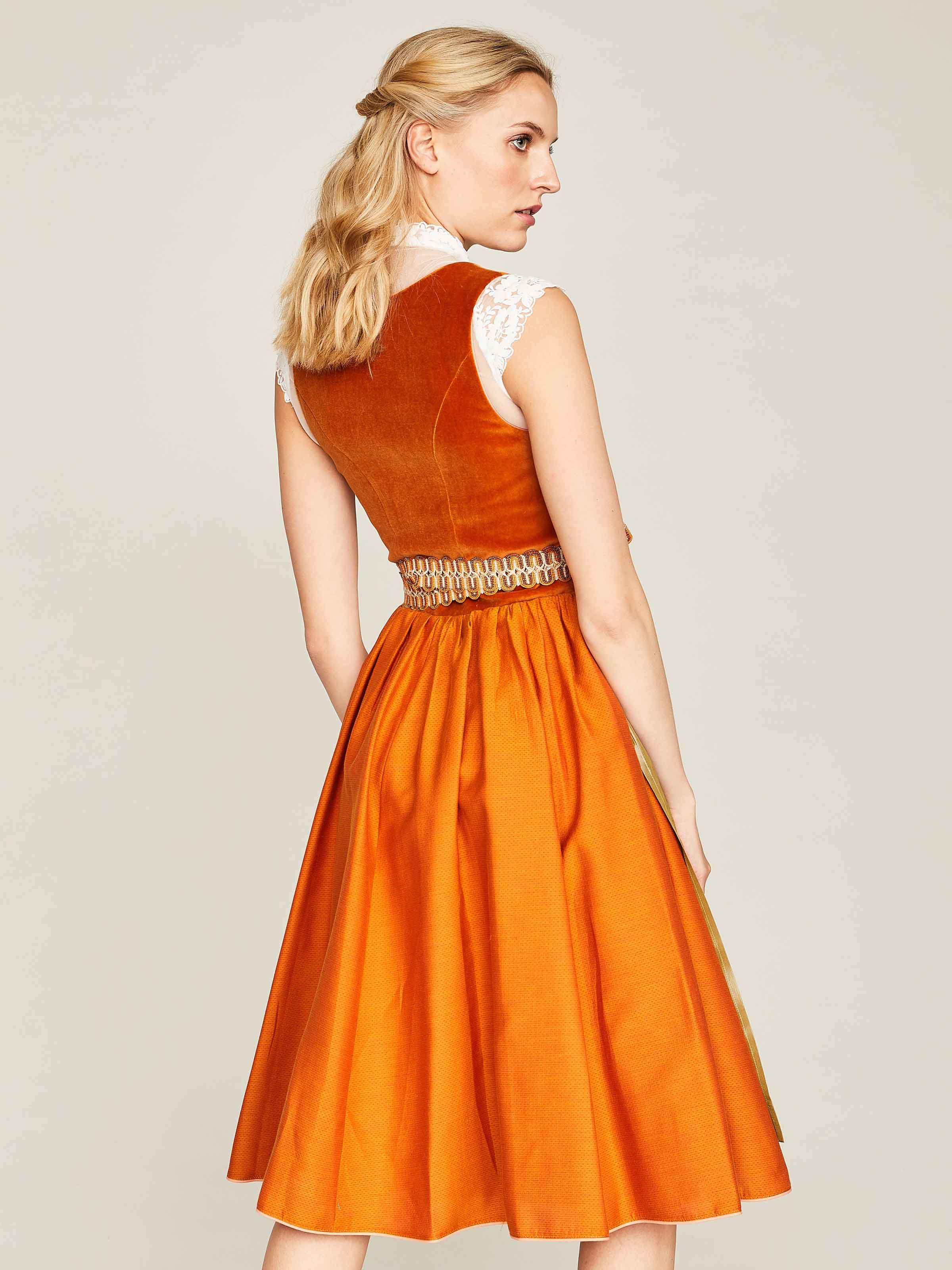 Samt-Dirndl in Orange