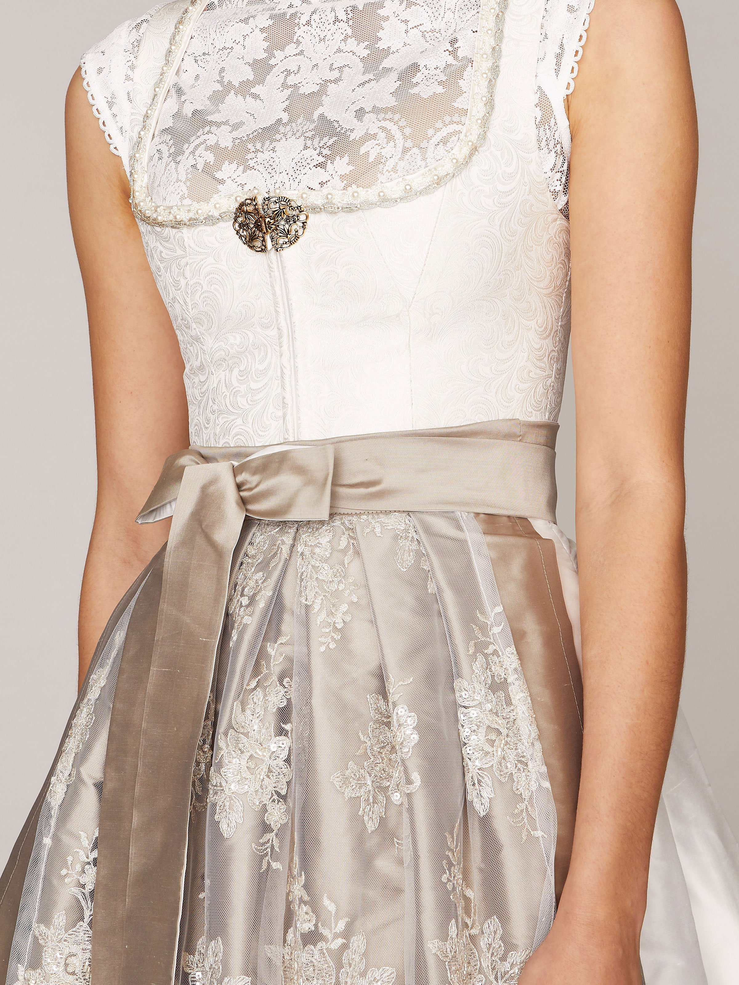 Weißes Dirndl