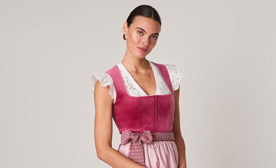 Kirschrotes Dirndl mit Samt Mieder Kirschrotes Dirndl mit Samt Mieder