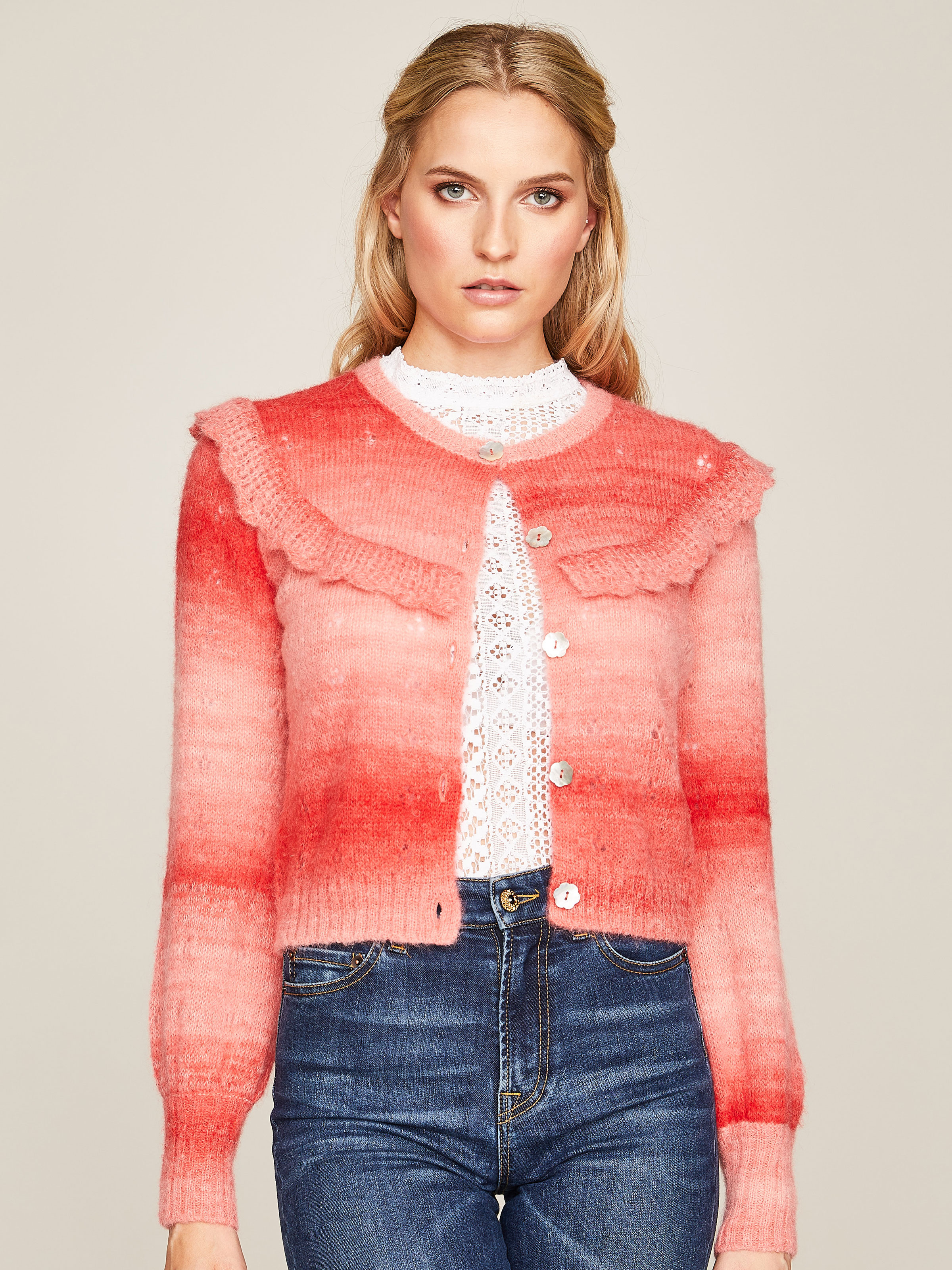 Strickjacke in Koralle