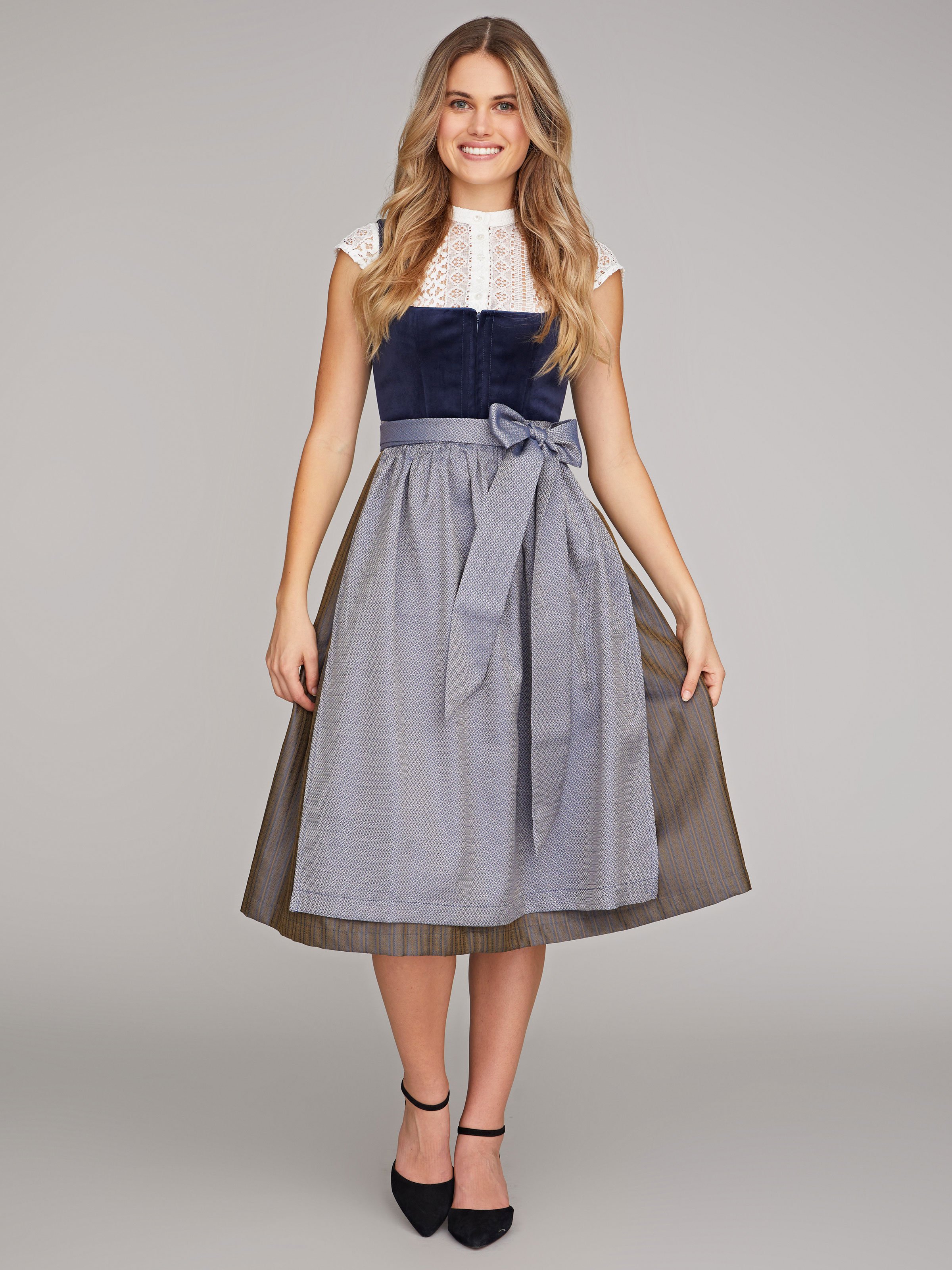 Dunkelblaues Dirndl Dunkelblaues Dirndl