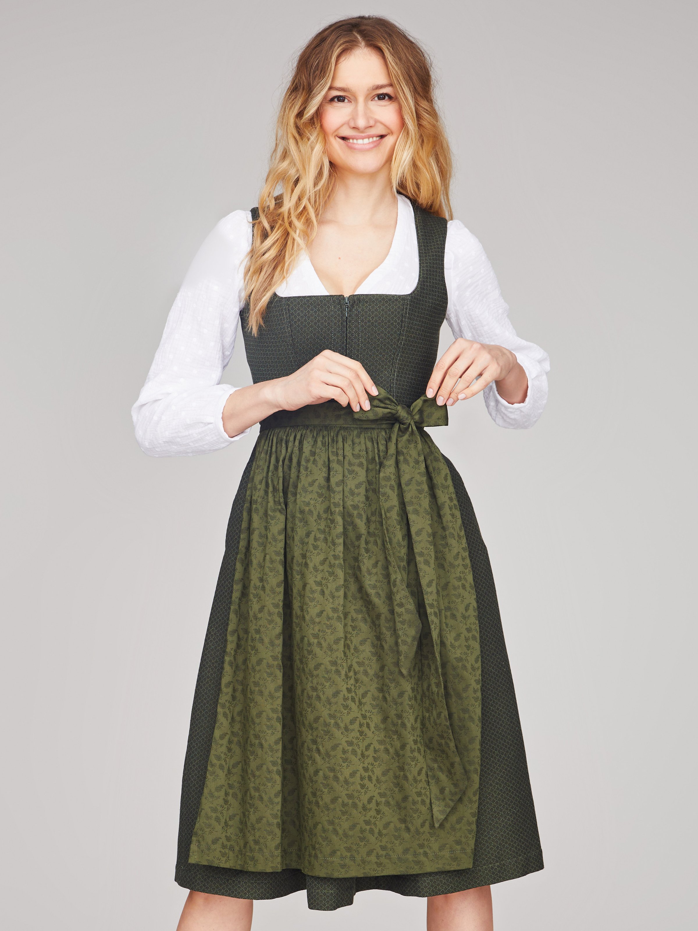 Dunkelgrünes strukturiertes Dirndl 