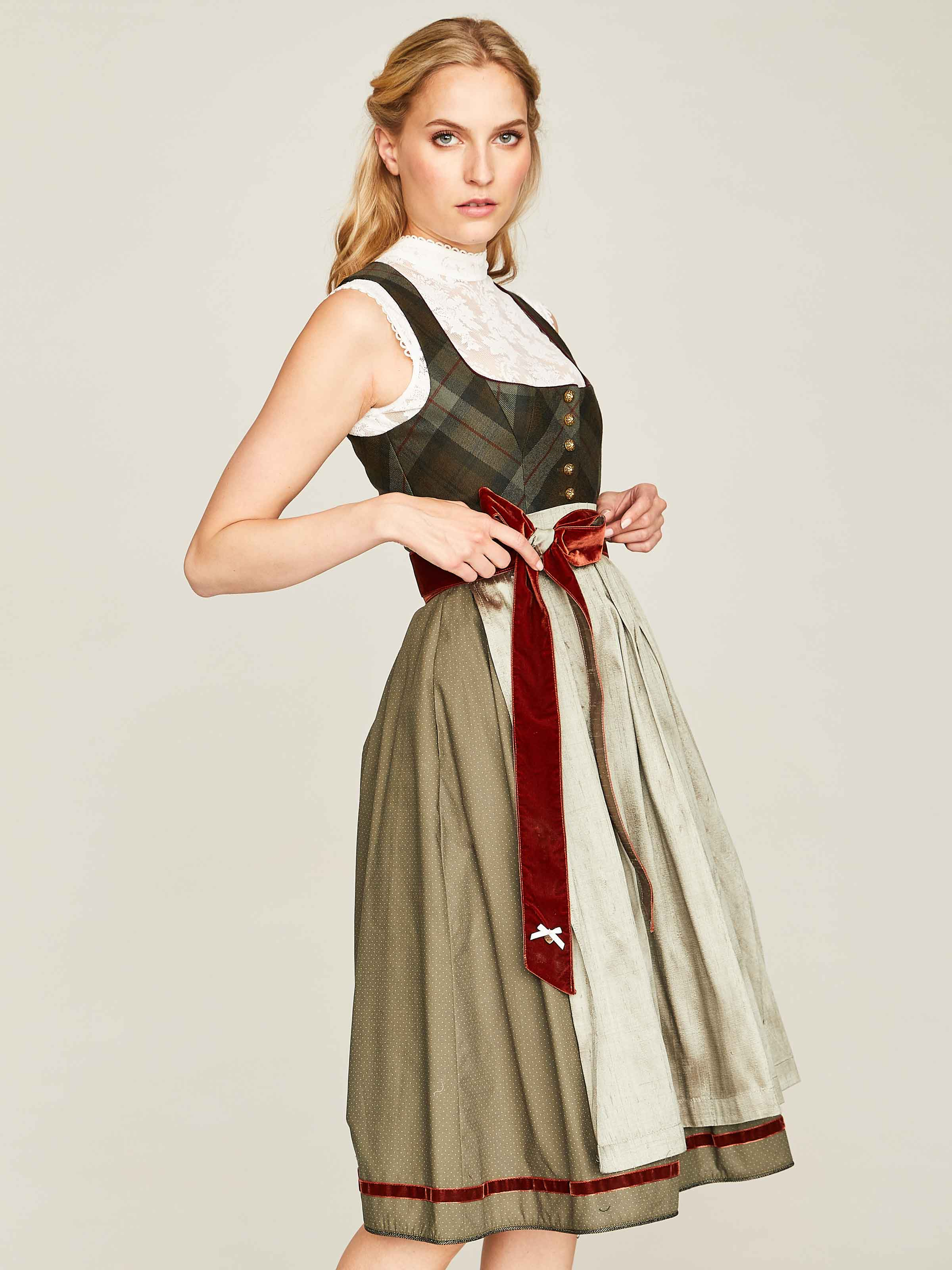 Olivgrünes Dirndl mit Karomuster