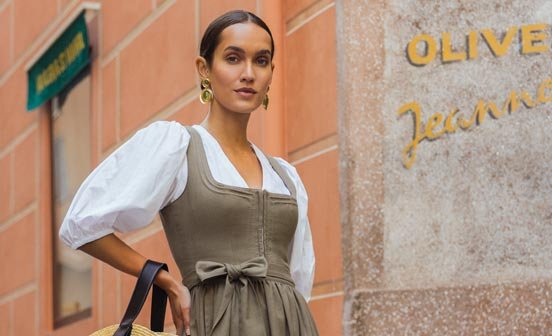 Dirndl mit Schnursteppung in Khaki  Dirndl mit Schnursteppung in Khaki