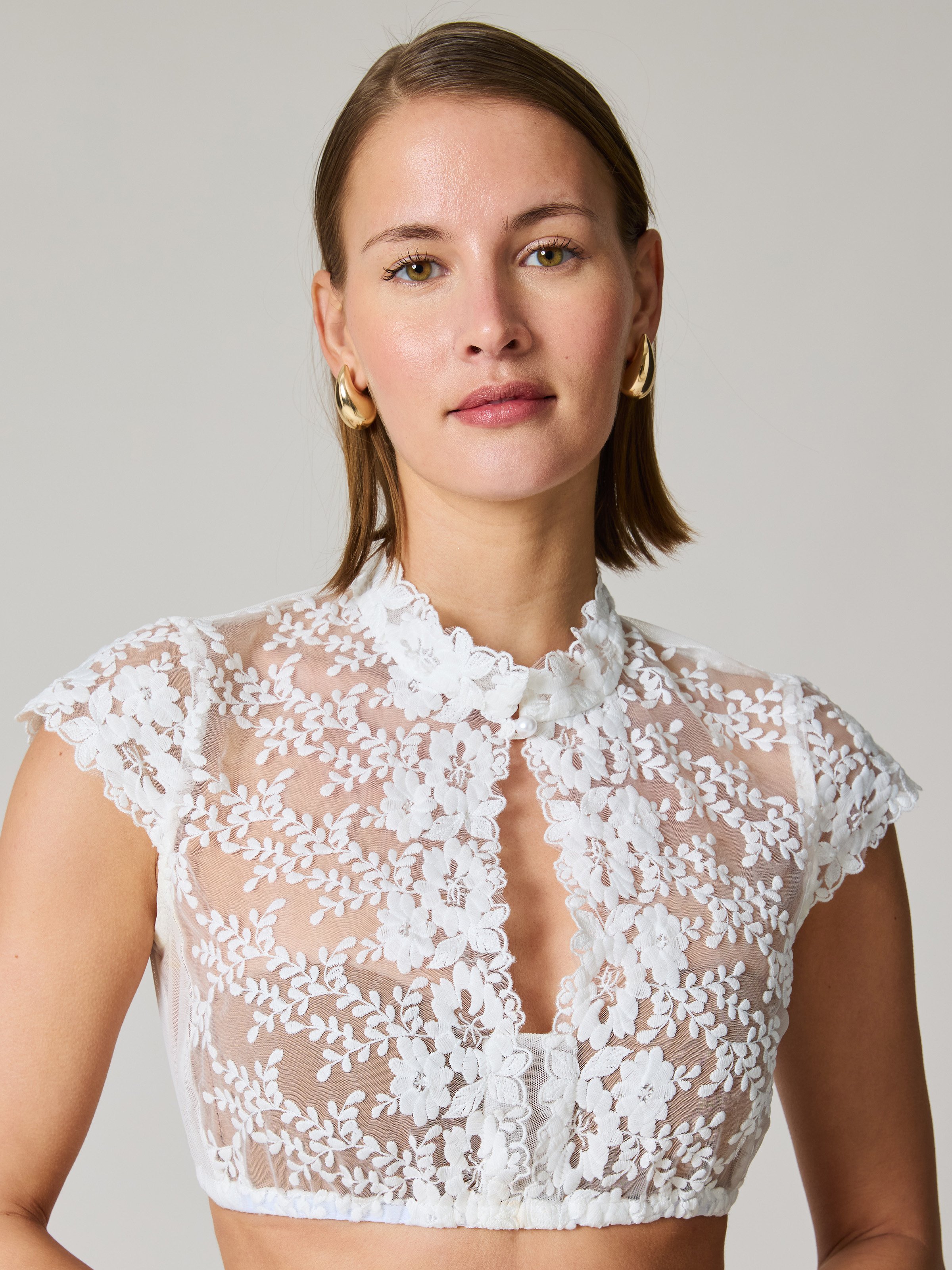 Weiße Dirndlbluse Esther mit Flügelarm