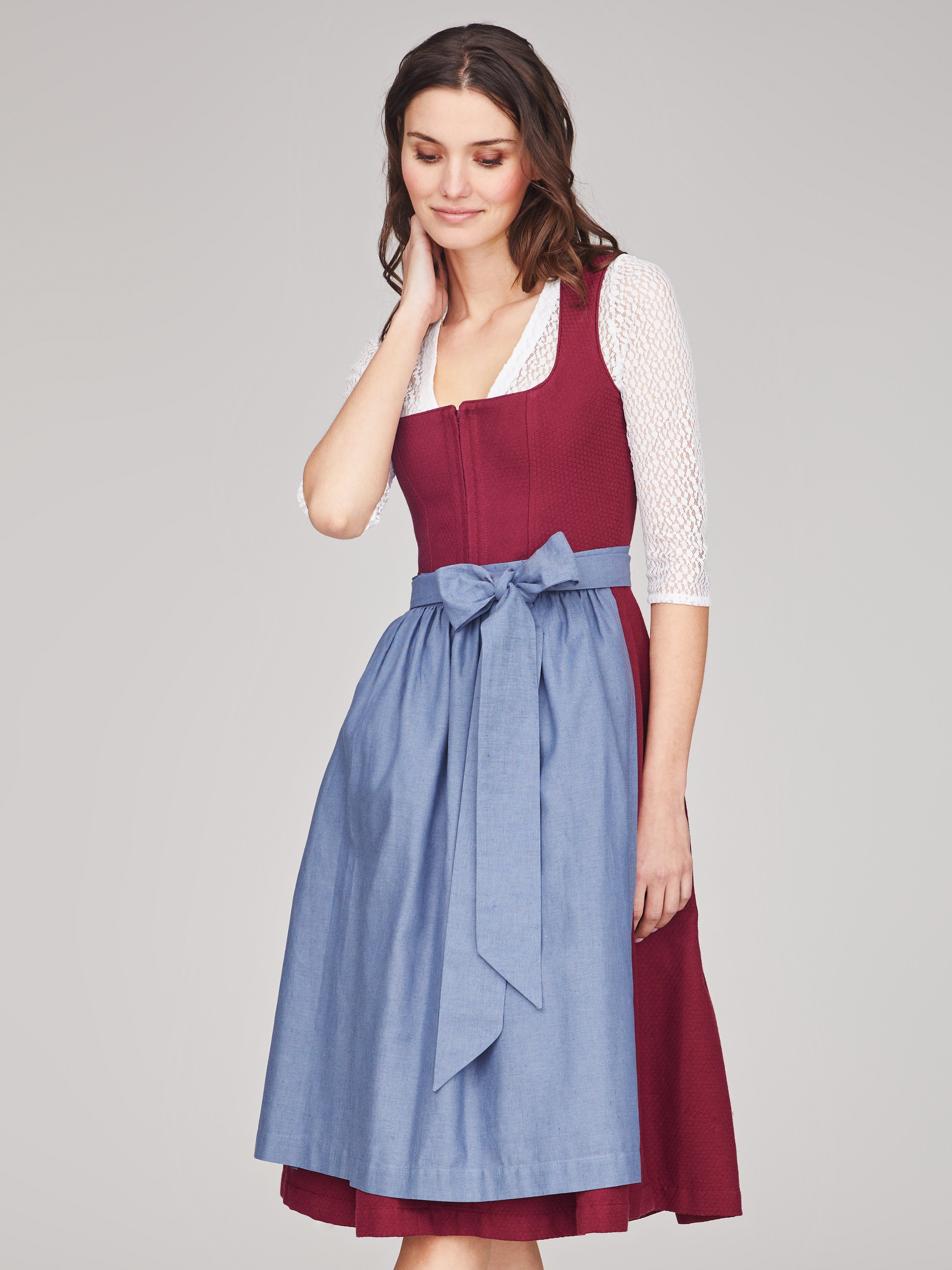 Rubinrotes strukturiertes Dirndl Rubinrotes strukturiertes Dirndl