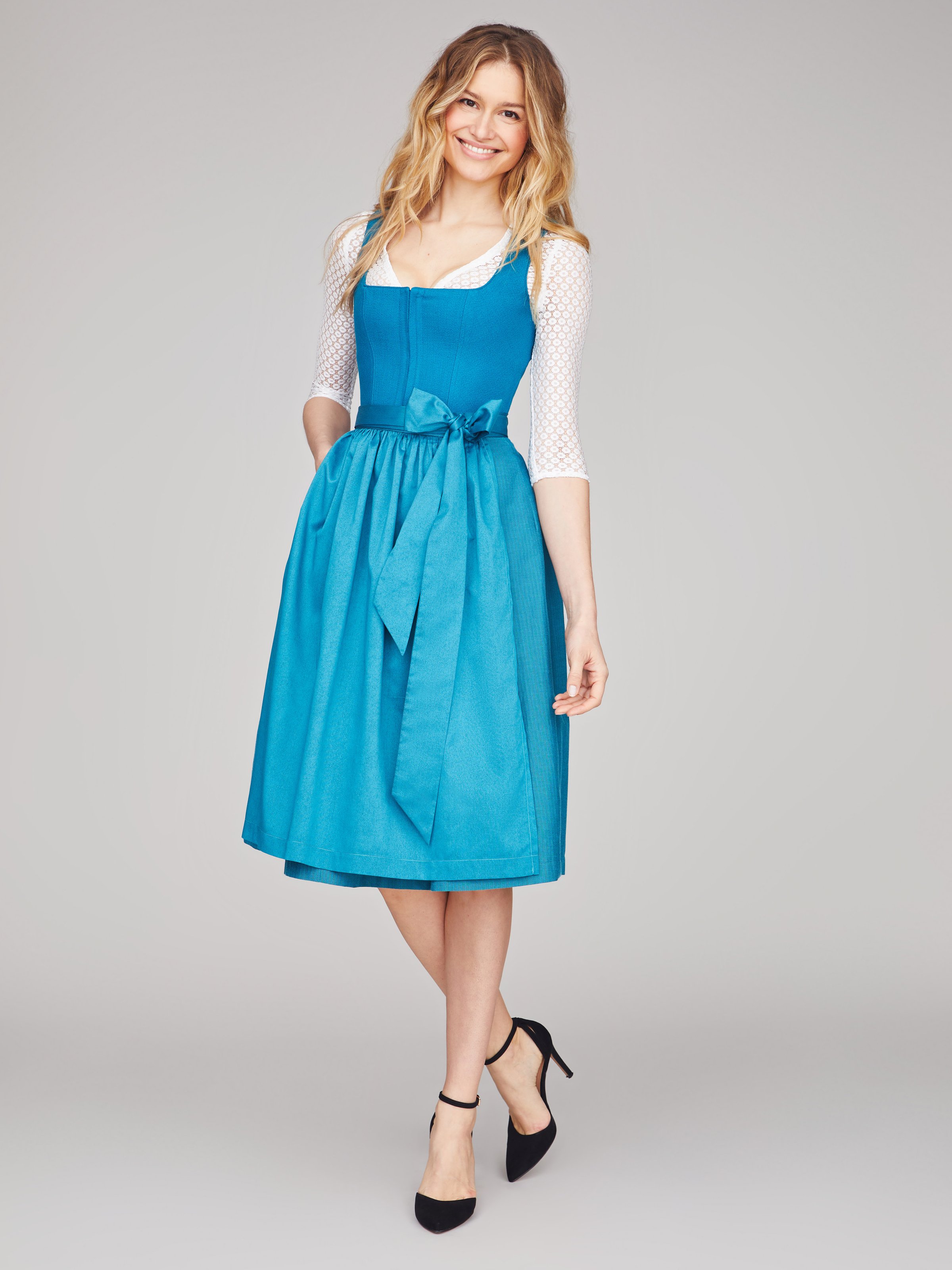 Petrol Dirndl Sapphire von LIMBERRY fürs Oktoberfest Petrol Dirndl Sapphire fürs Oktoberfest
