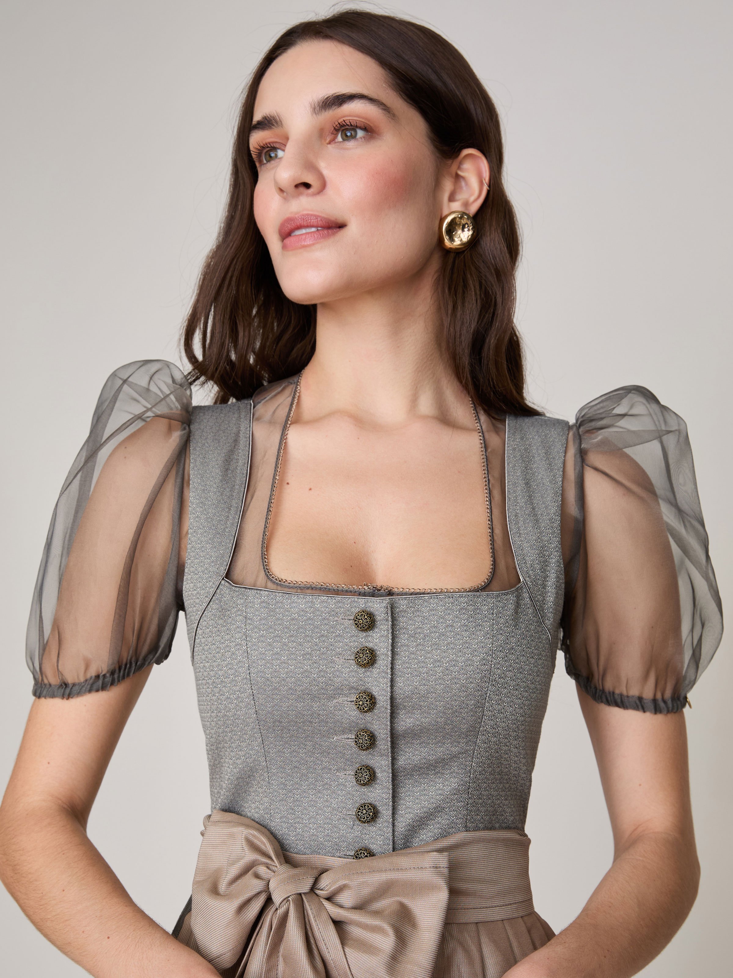 Transparente Dirndlbluse in Taupe