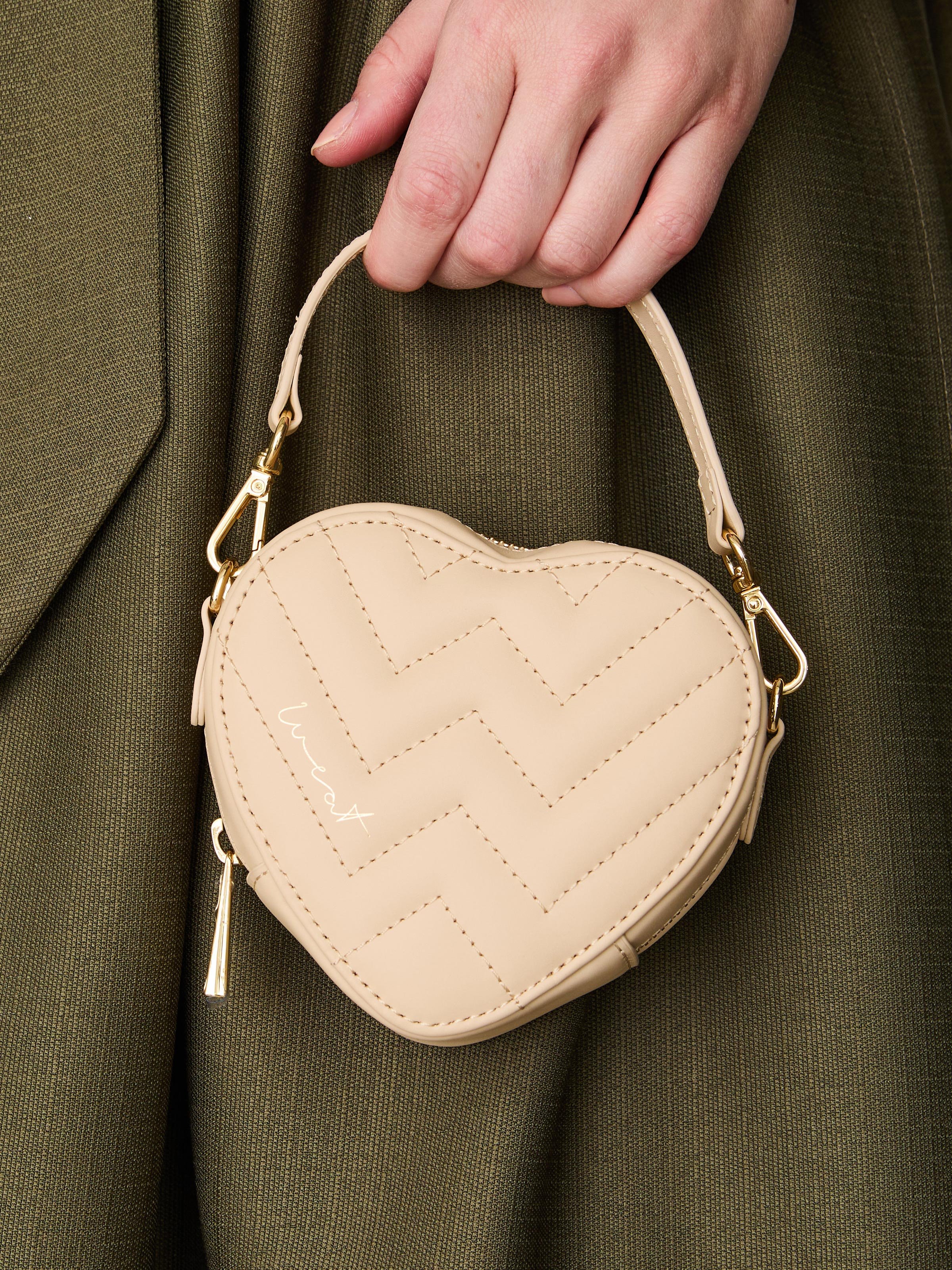 Herzförmige Tasche in Taupe