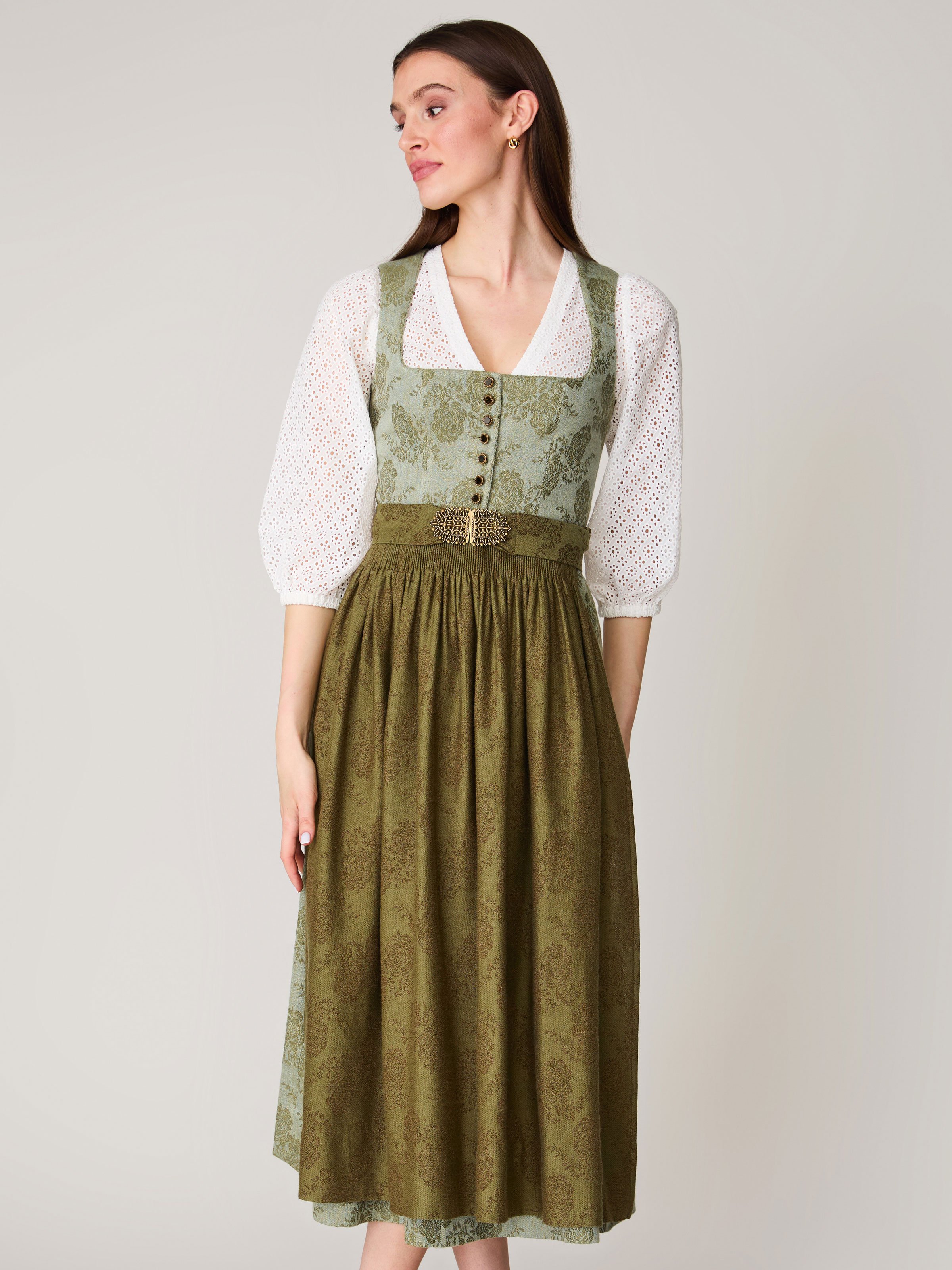 Hellgrünes Dirndl mit floralem Muster