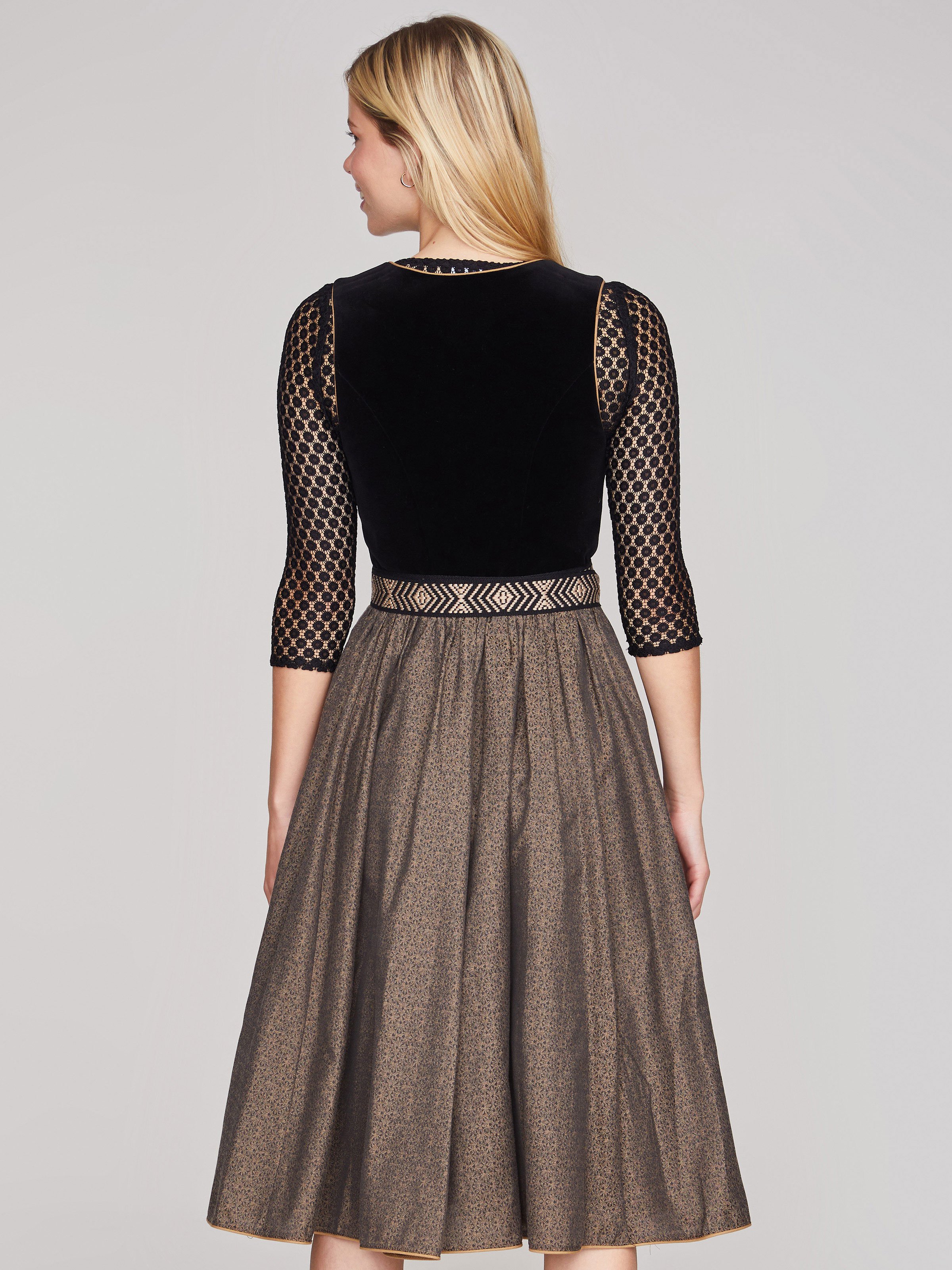 Schwarzes Dirndl mit Samt-Mieder