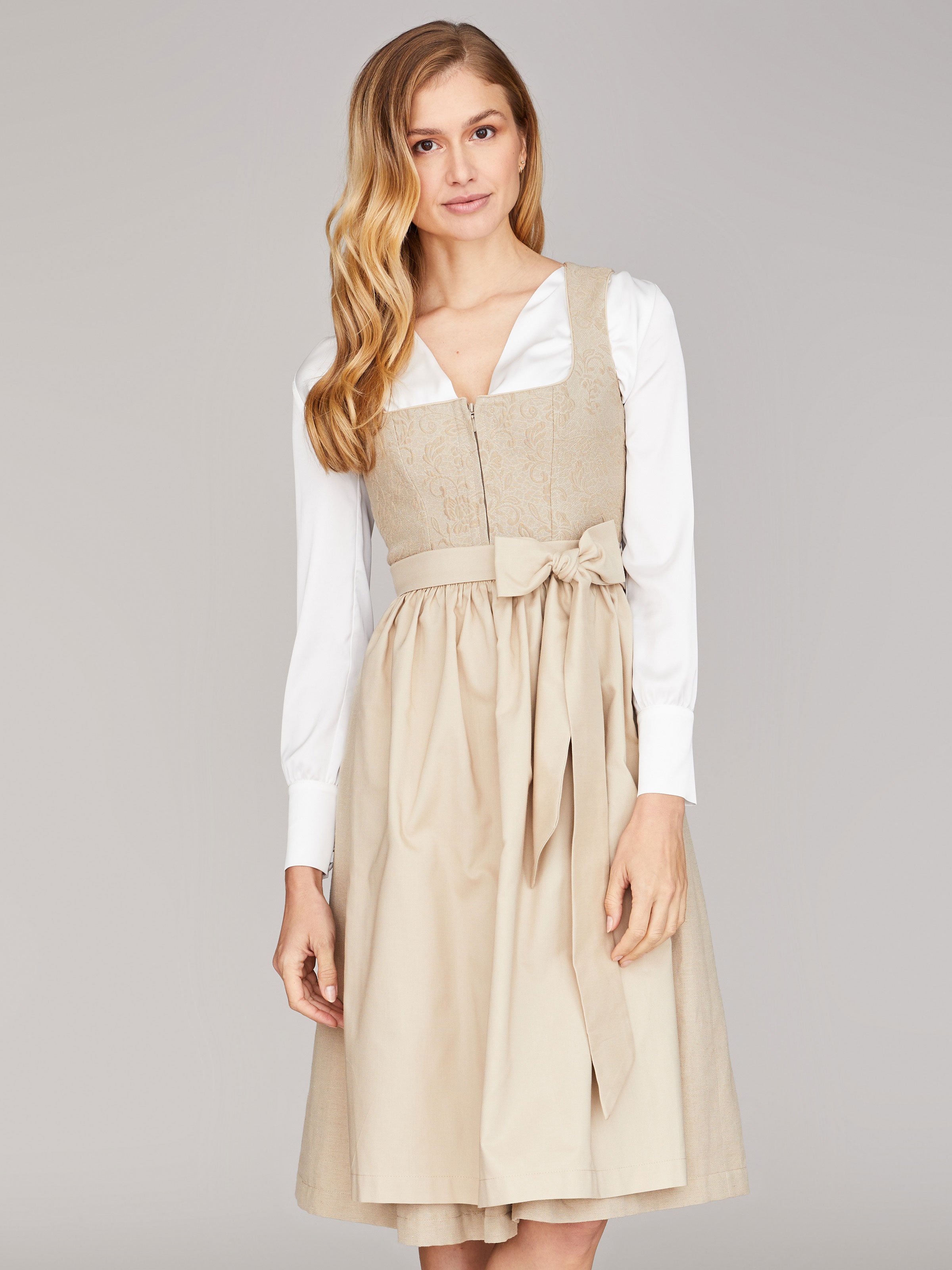 Beiges Balkonett-Dirndl