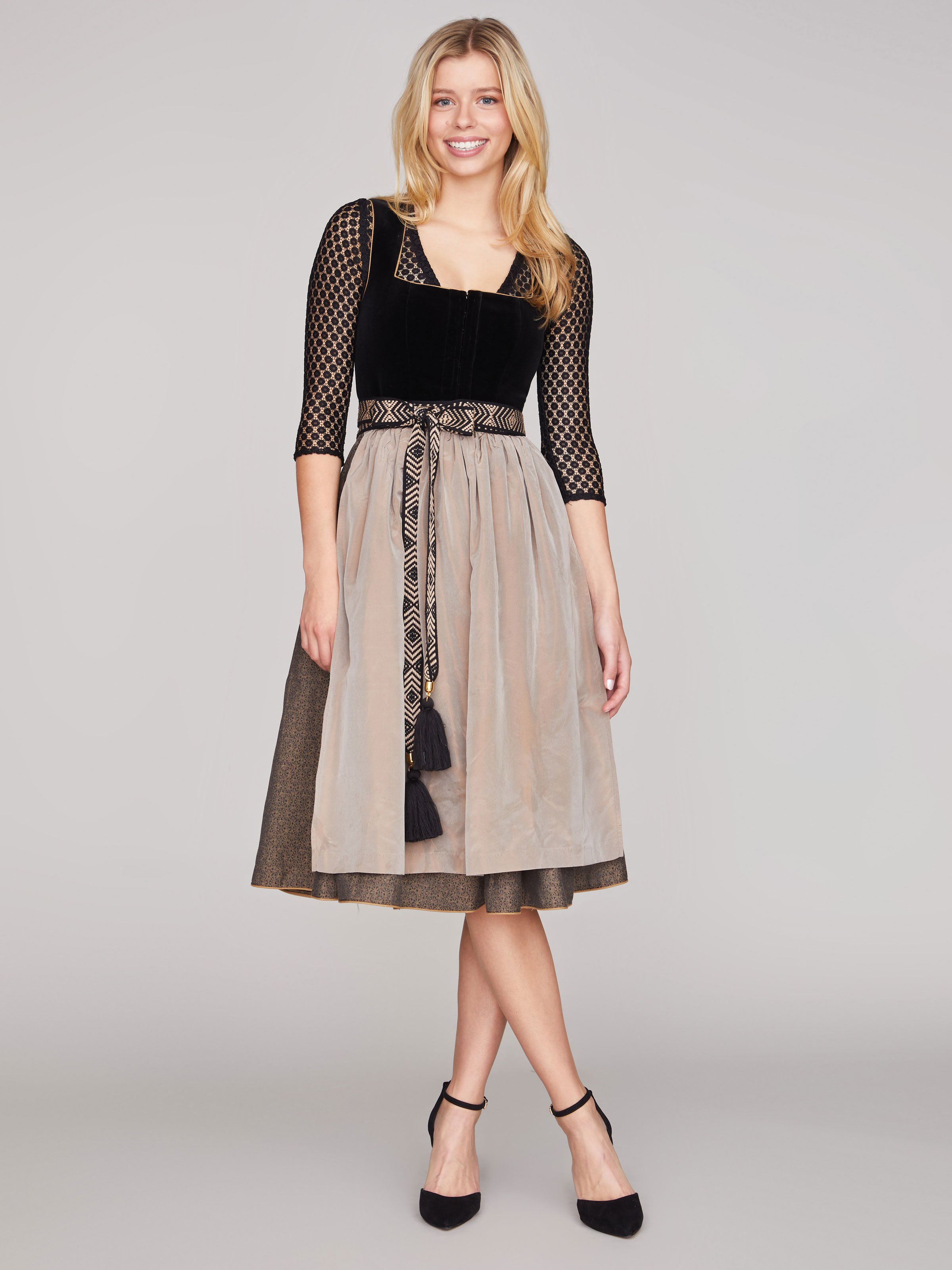 Schwarzes Dirndl mit Samt-Mieder