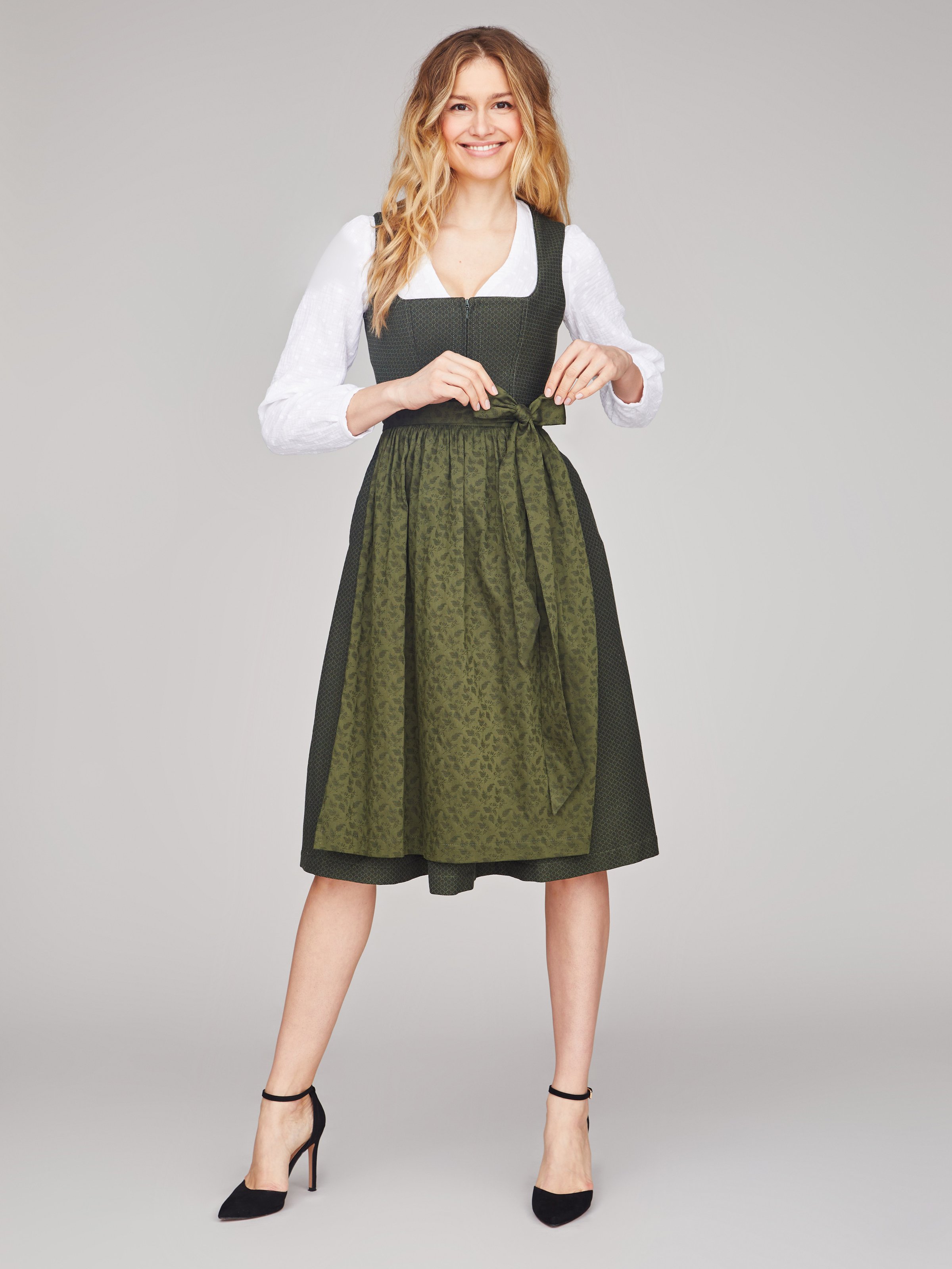 Dunkelgrünes strukturiertes Dirndl Dunkelgrünes strukturiertes Dirndl