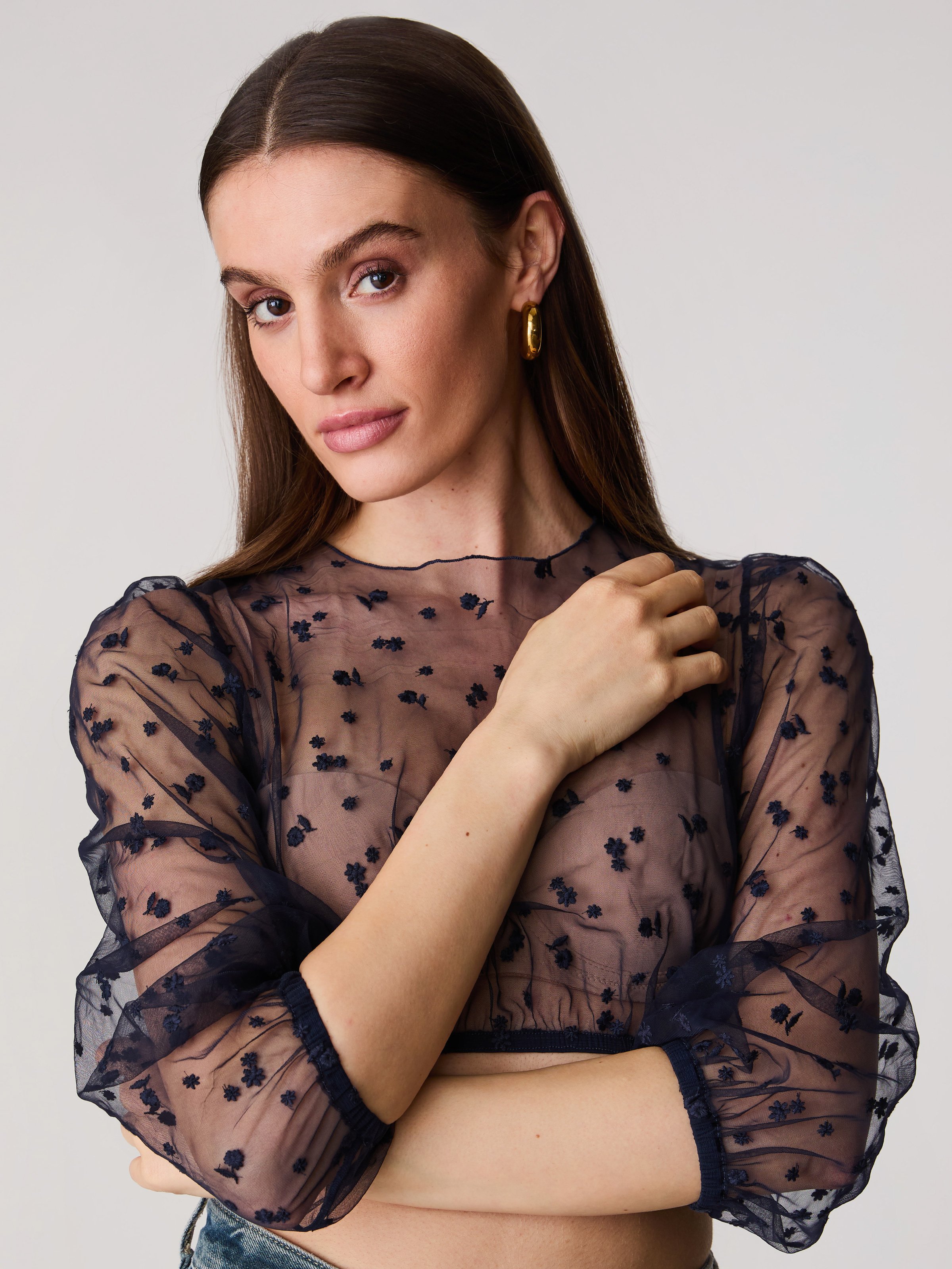 Dirndlbluse in Dunkelblau mit Blumenmuster