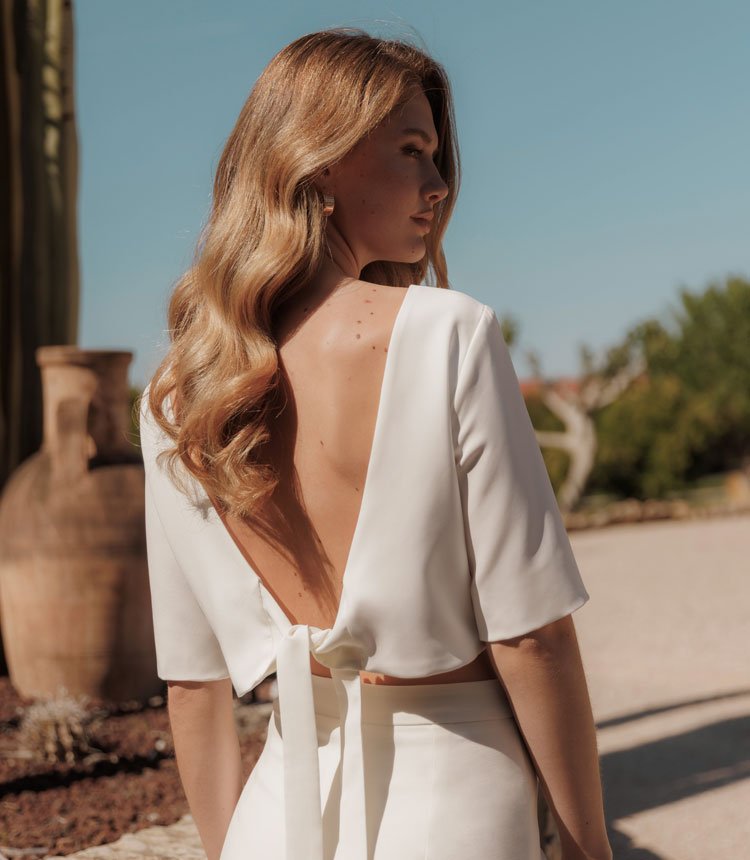 Braut Zweiteiler aus kurzem Braut-Top rückenfrei und langer Braut-Hose