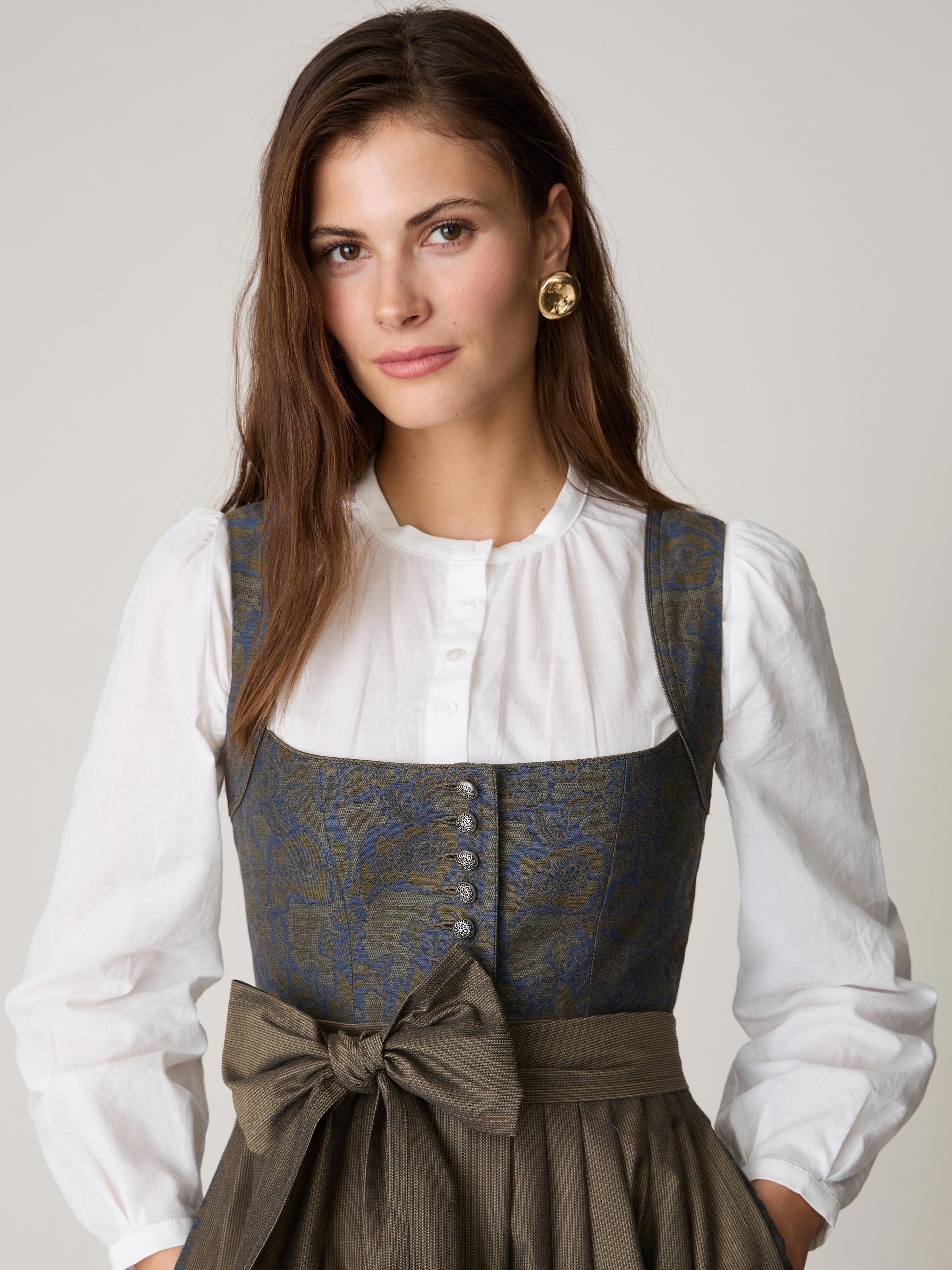 Hochgeschlossene Dirndlbluse mit Langarm