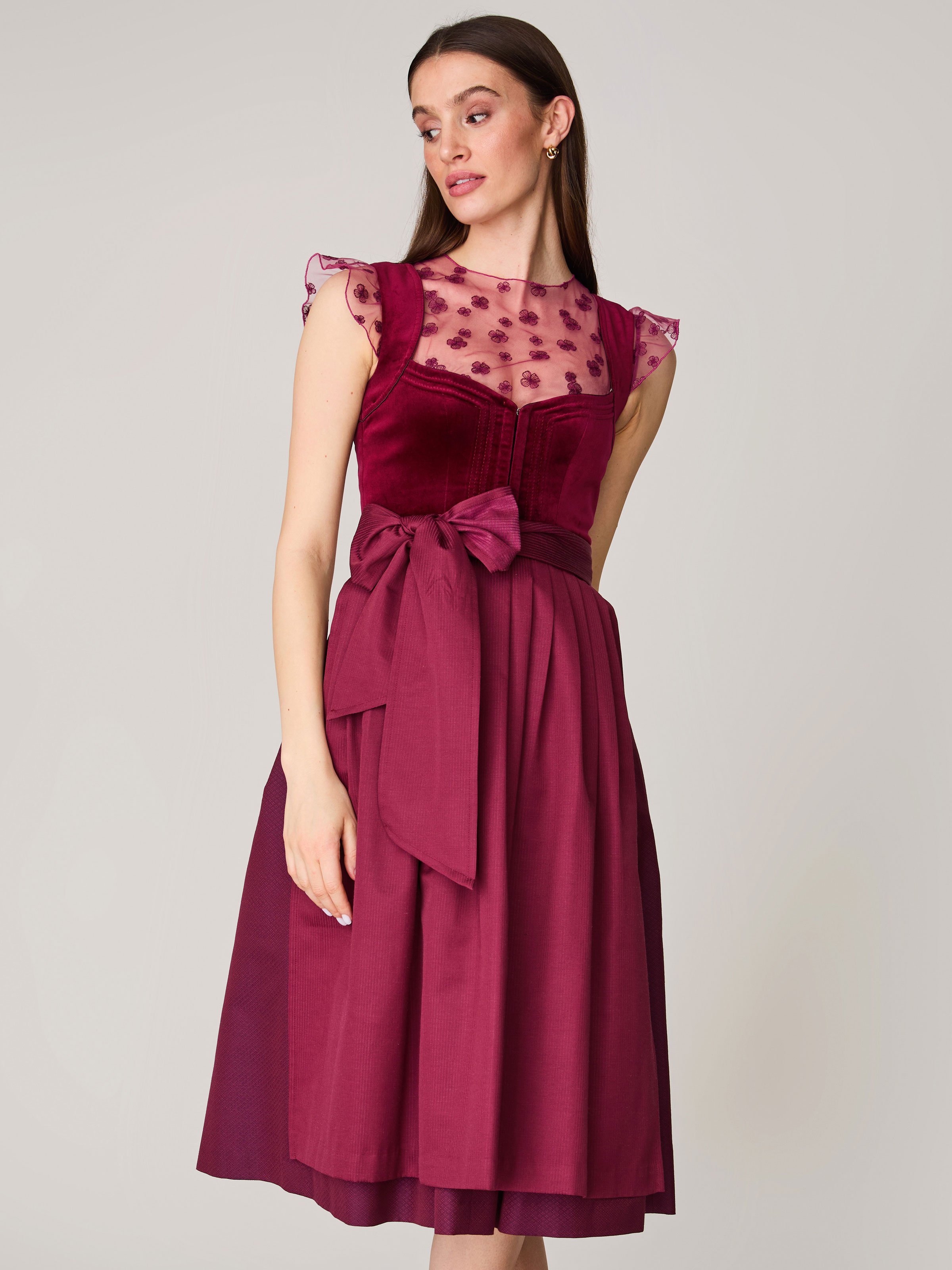 Pinkes Dirndl mit Samtmieder