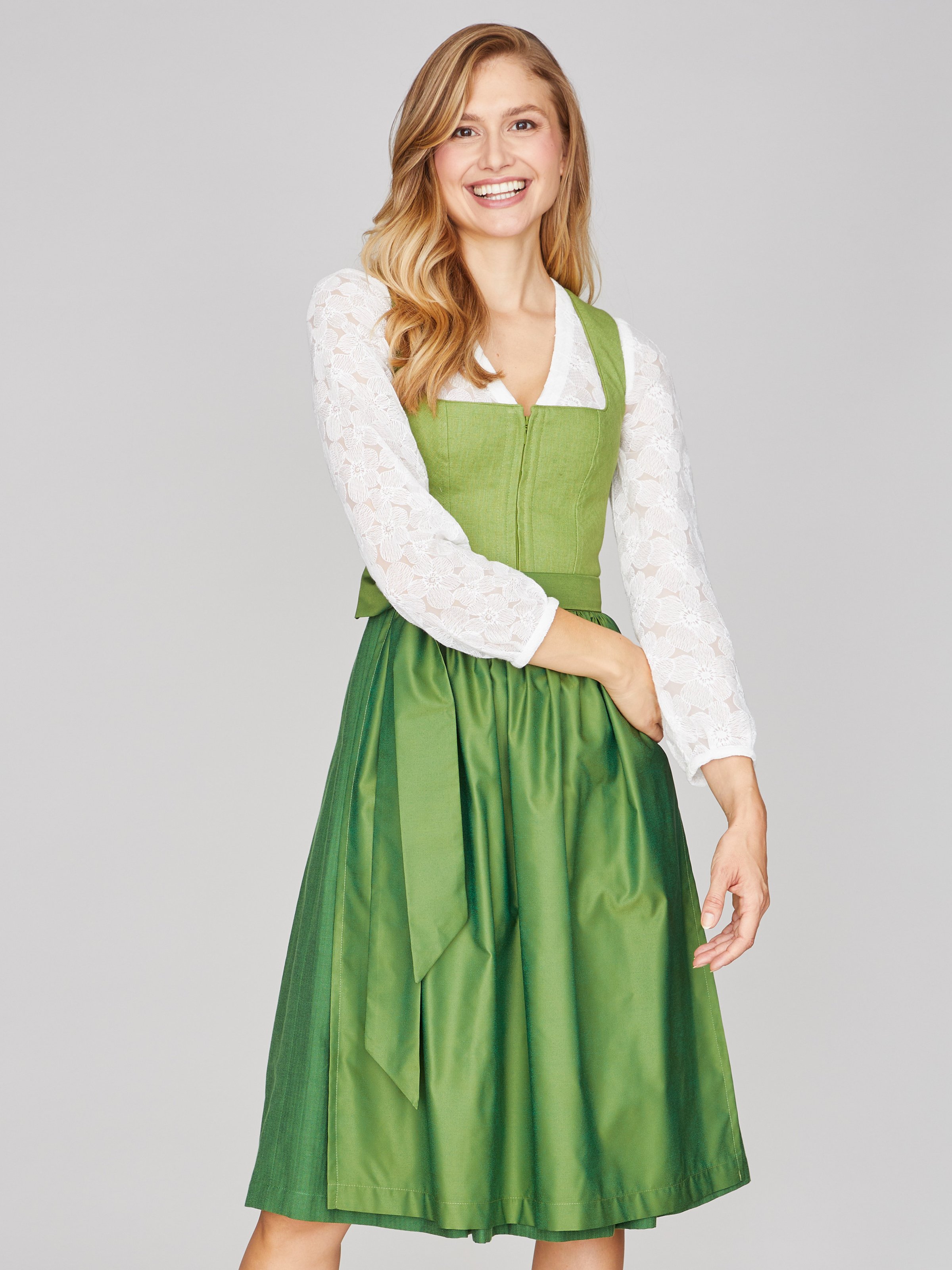 Grünes Dirndl mit Leinen-Mieder Grünes Dirndl mit Leinen-Mieder