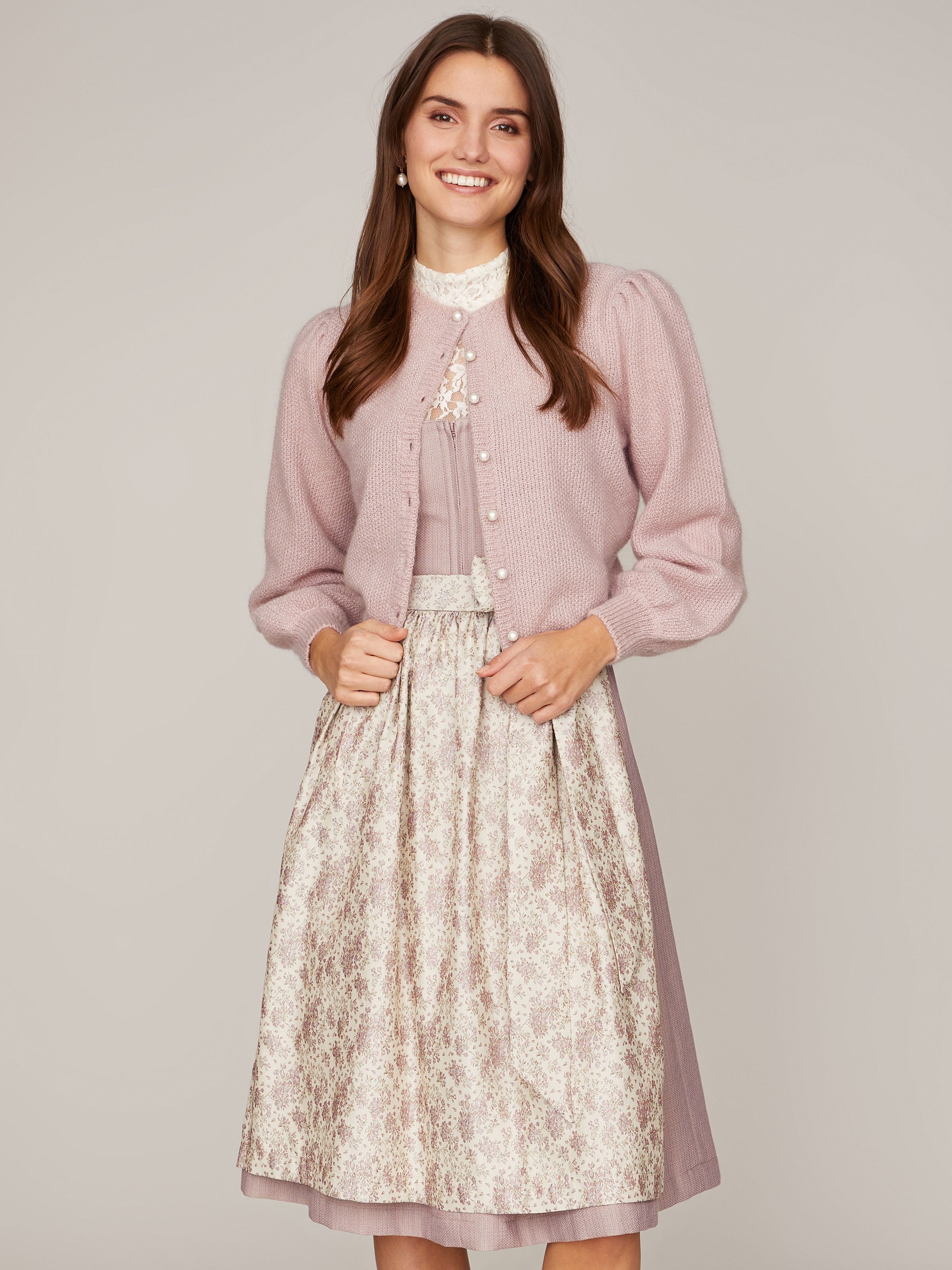 Lavendelfarbenes Dirndl Lavendelfarbenes Dirndl