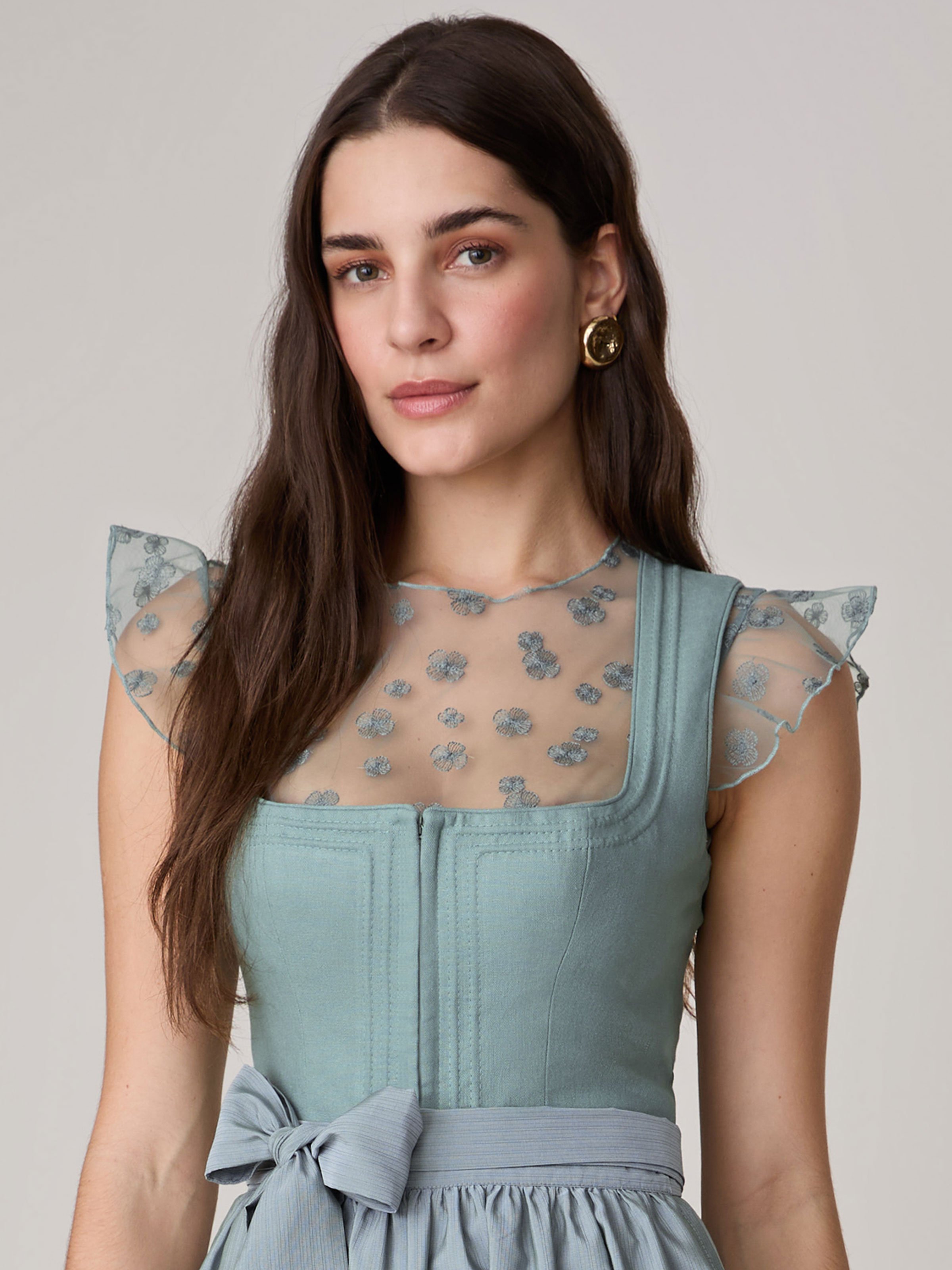 Dirndlbluse in Salbei mit Flügelärmel
