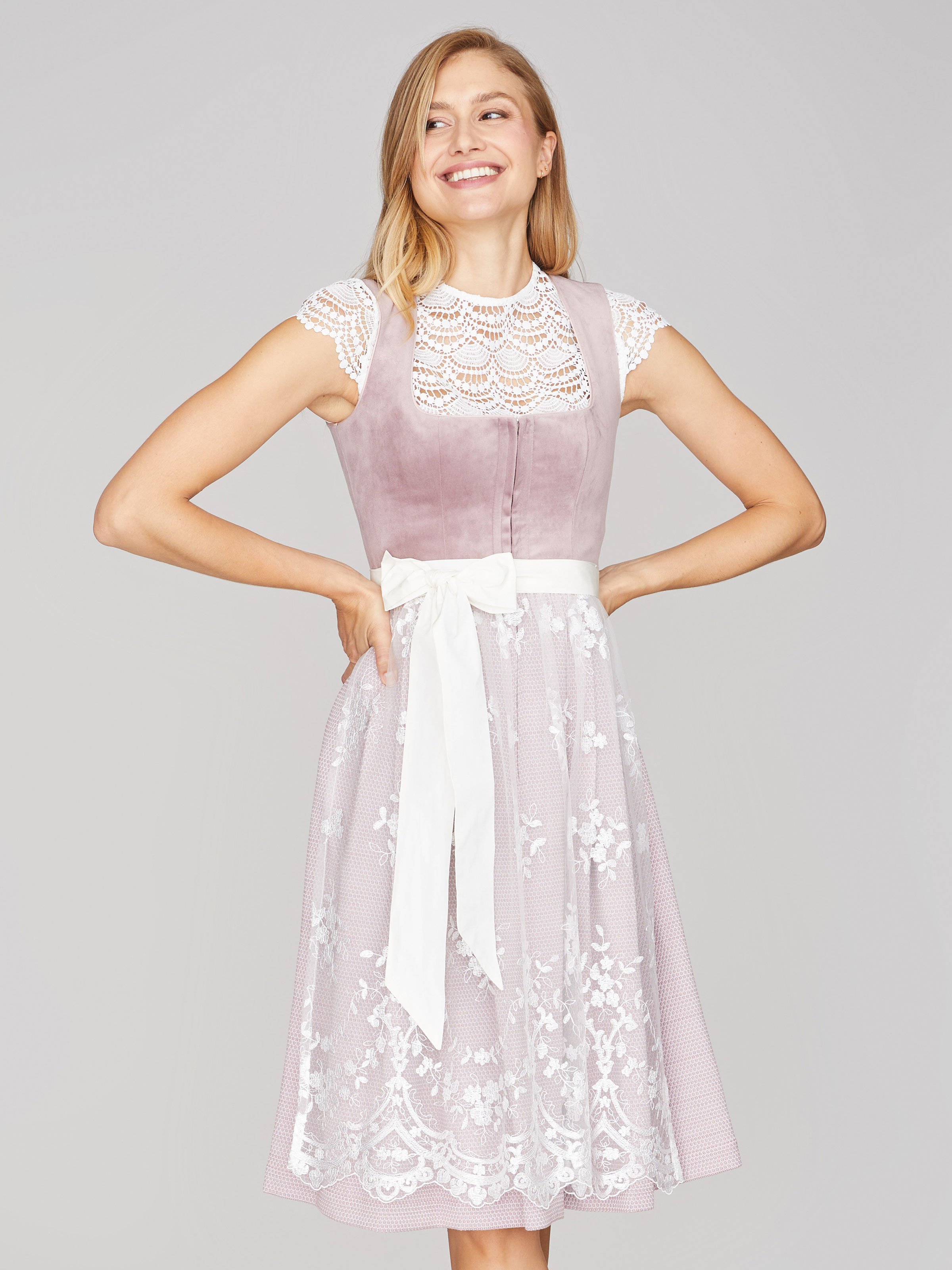 Mauvefarbenes Samtdirndl Mauvefarbenes Samtdirndl