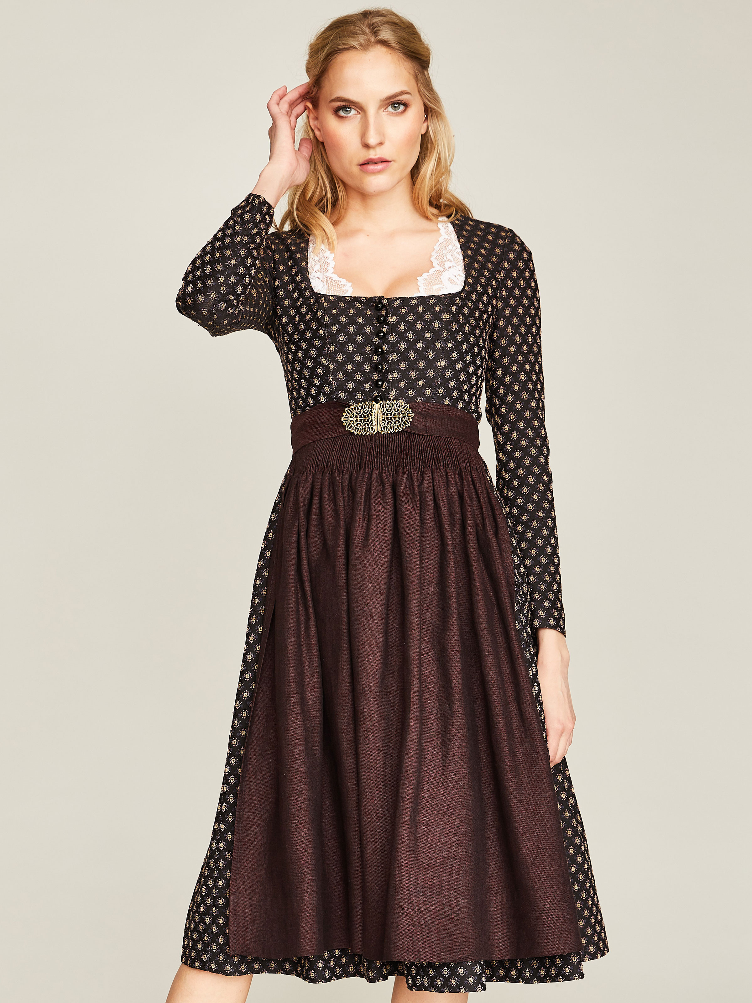 Schwarzes Langarm-Dirndl mit Blumenmuster