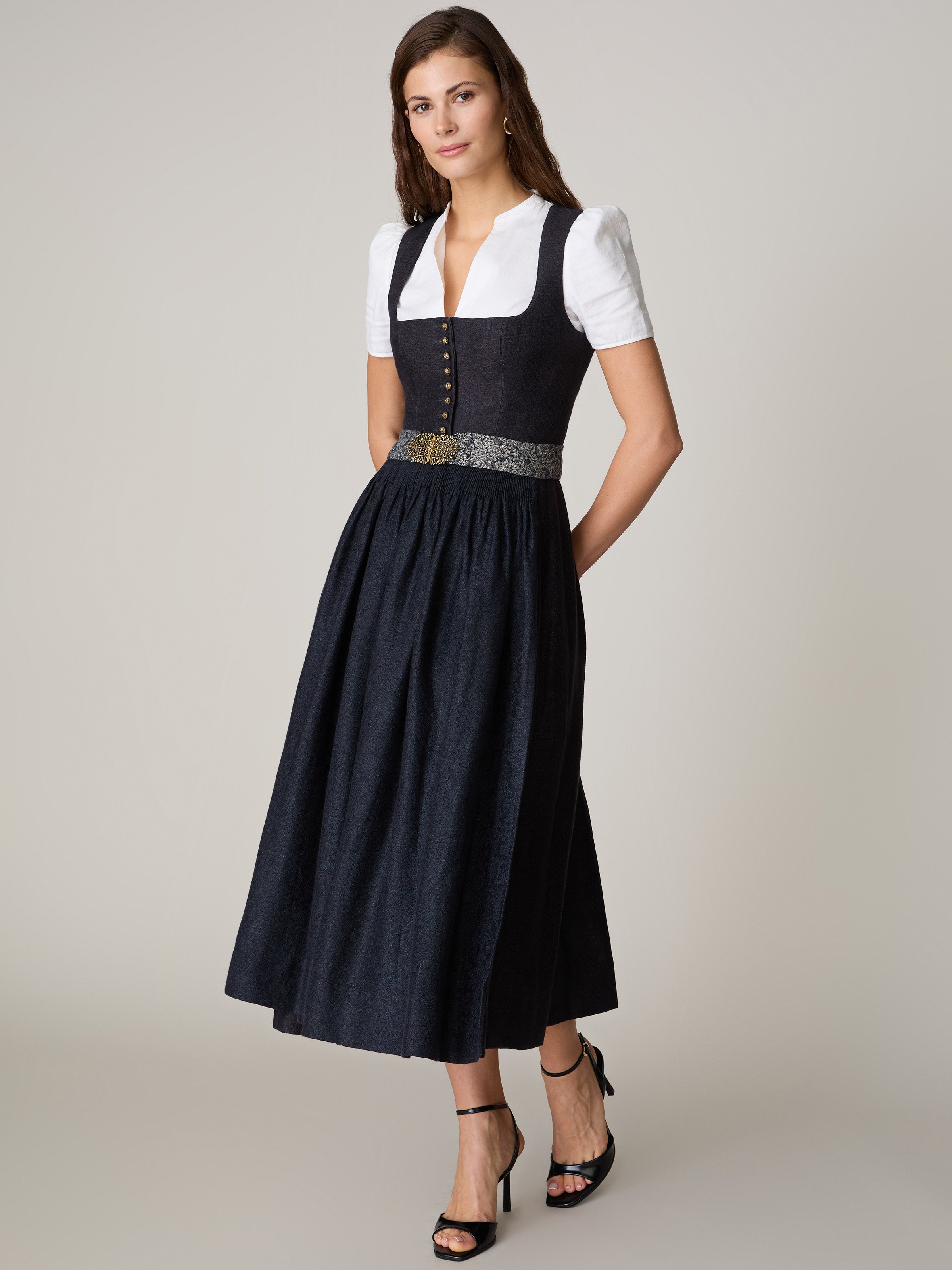 Schwarzblaues Dirndl mit Faltenrock