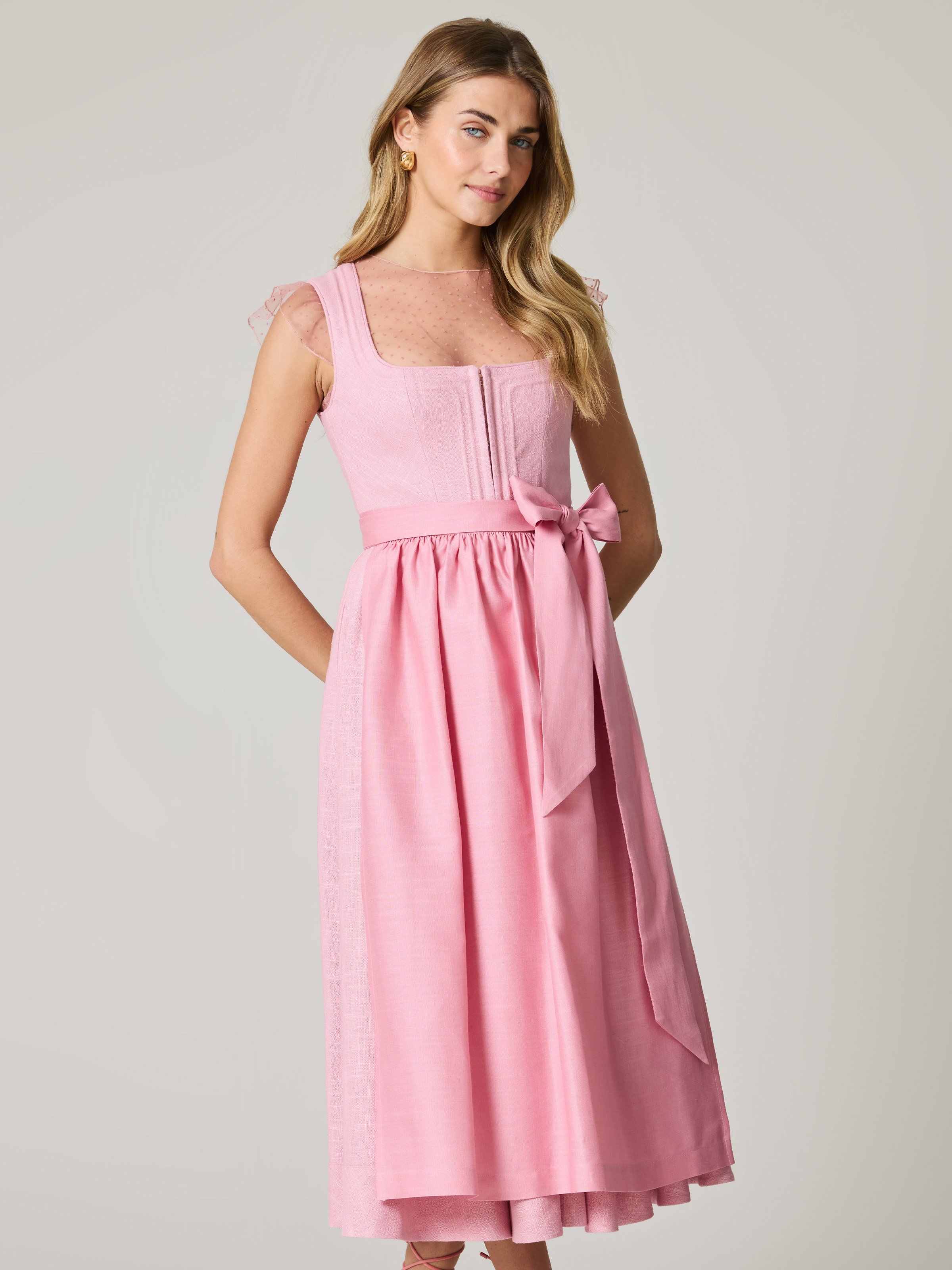 Dirndl in Rosa mit Schnurrsteppung