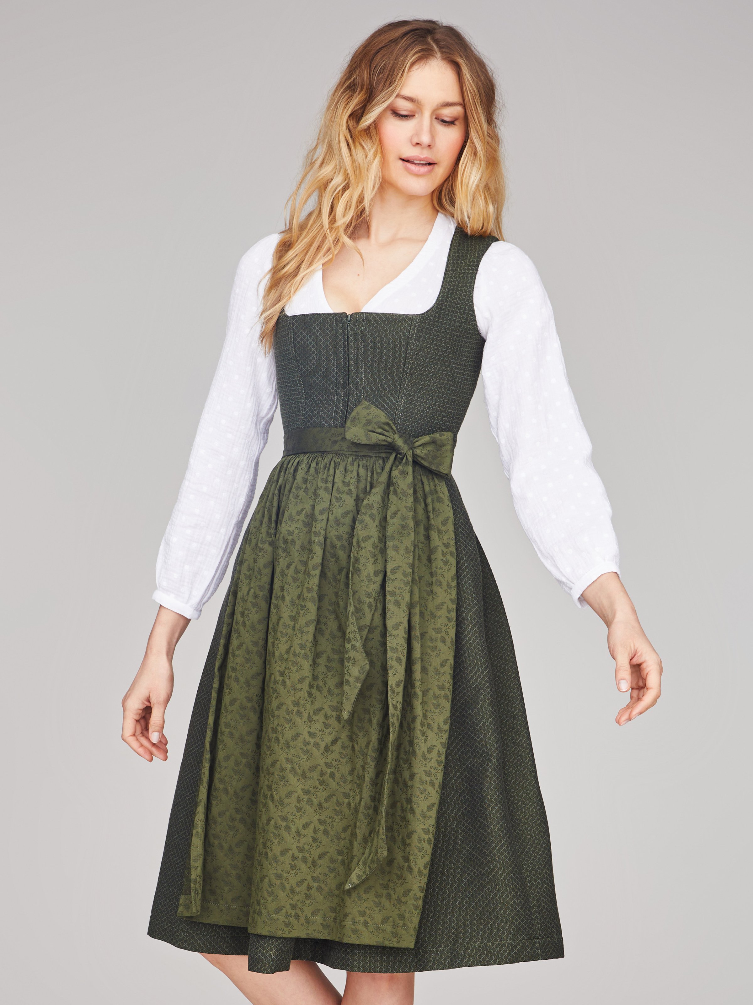 Dunkelgrünes strukturiertes Dirndl Dunkelgrünes strukturiertes Dirndl