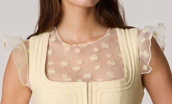 Farbige Dirndlblusen