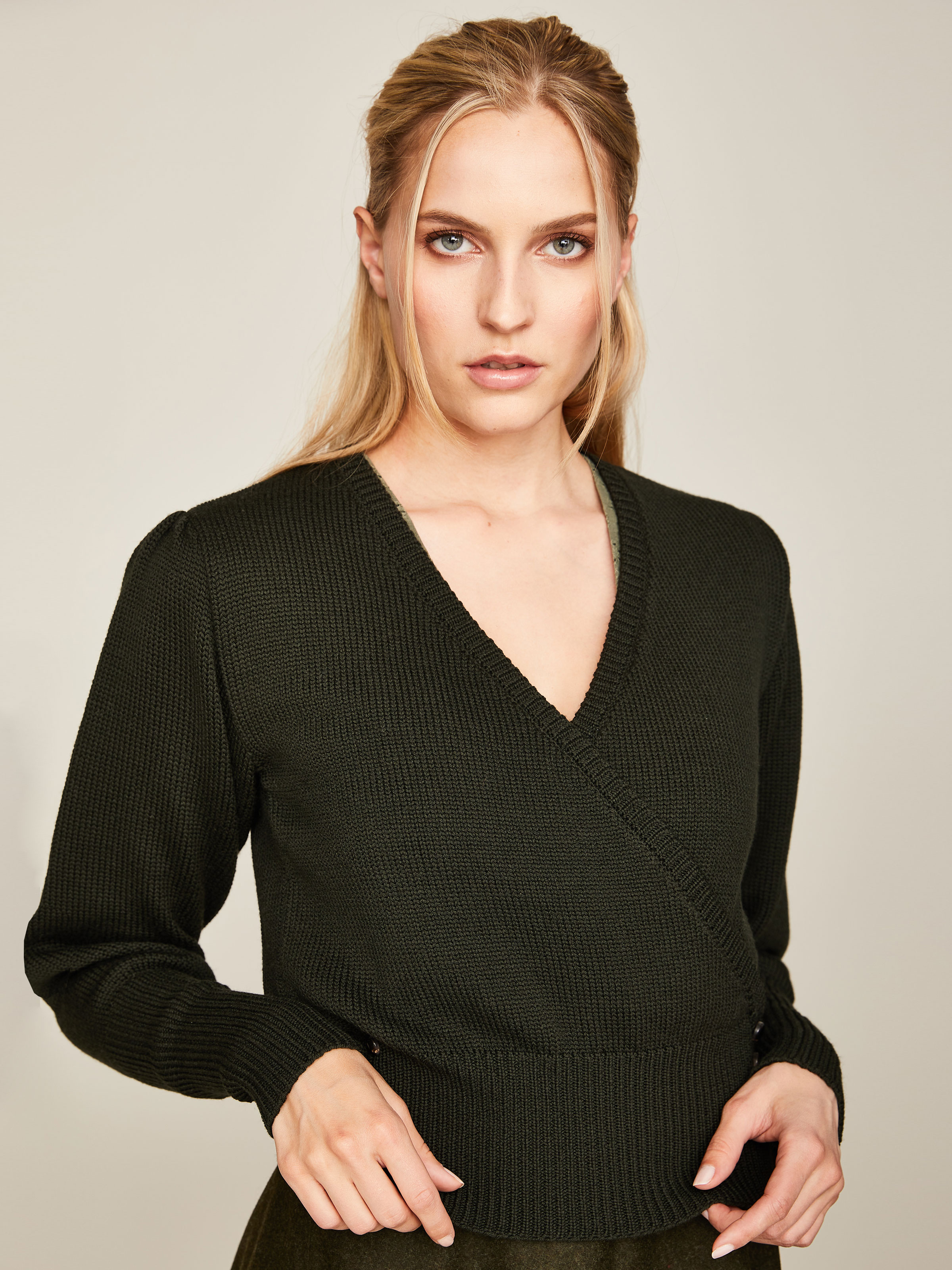 Dunkelgrüner Pullover aus Merinowolle