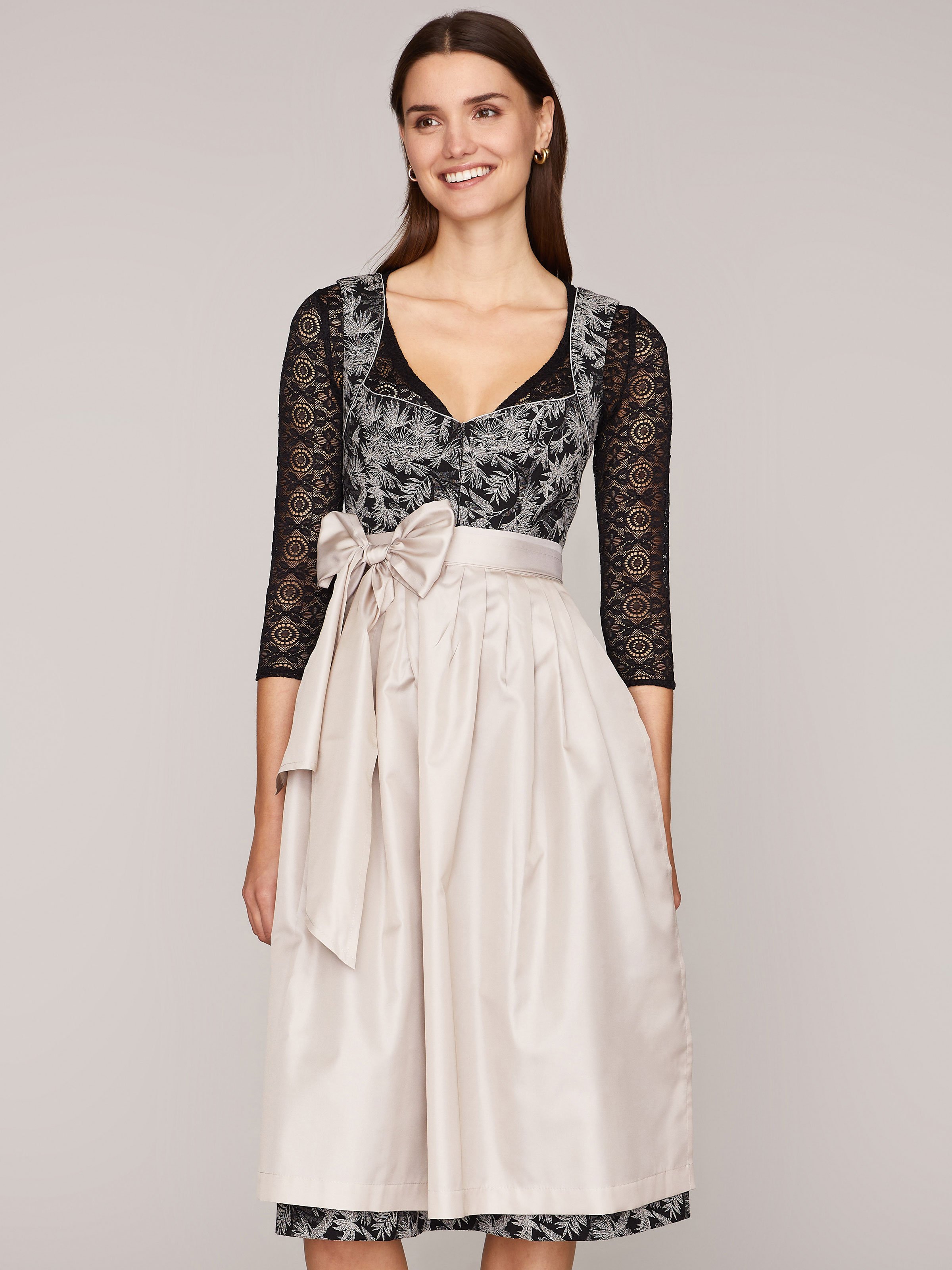 Schwarzes Dirndl mit weißem Palmenmuster