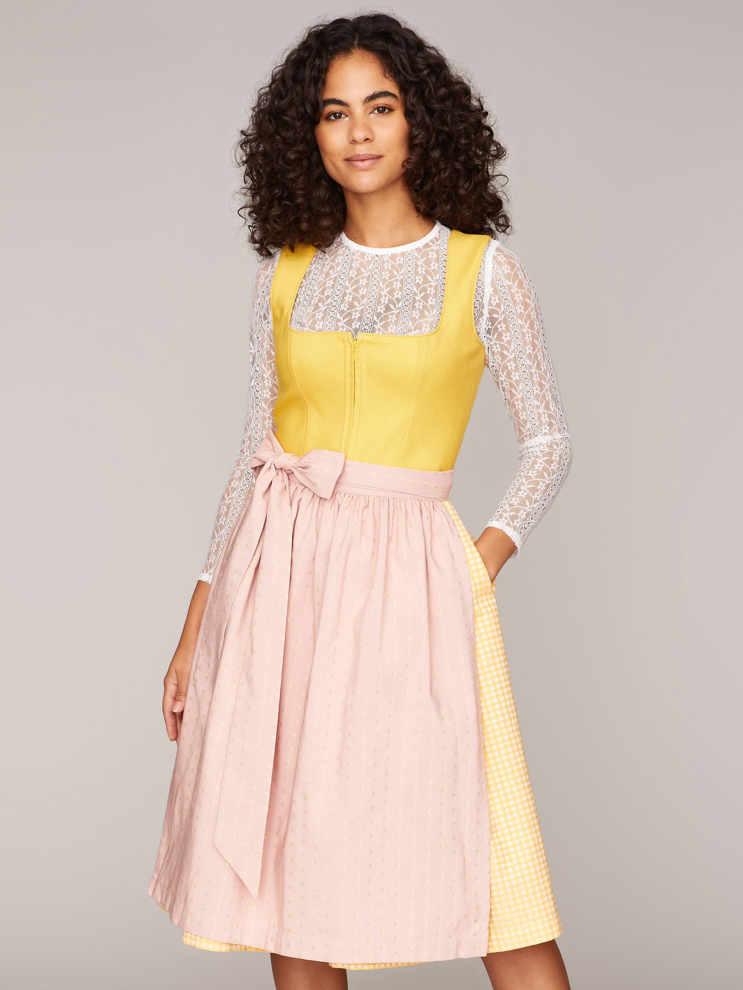 Gelbes Dirndl mit Leinen-Mieder 
