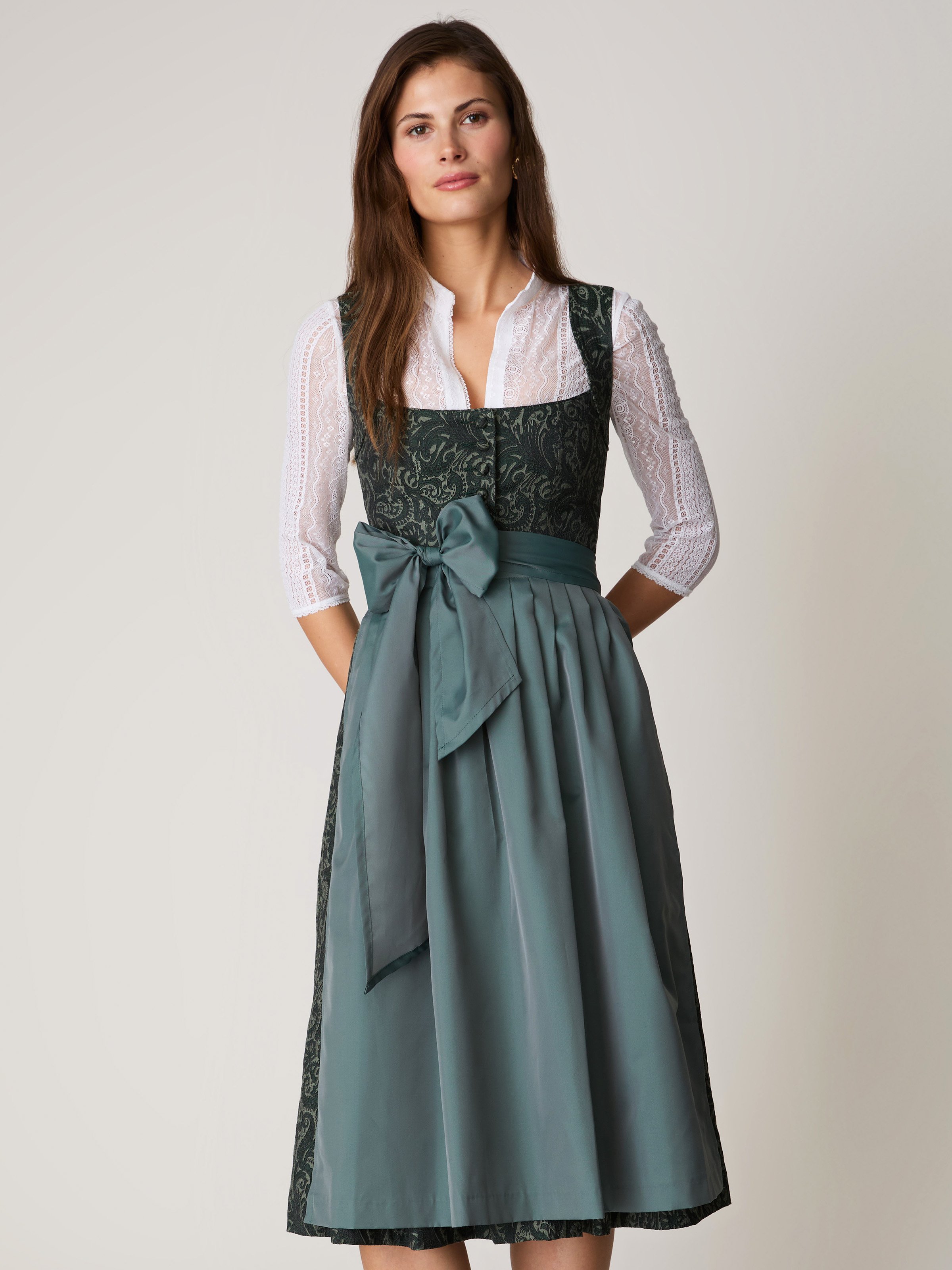 Gemustertes dunkelgrünes Dirndl