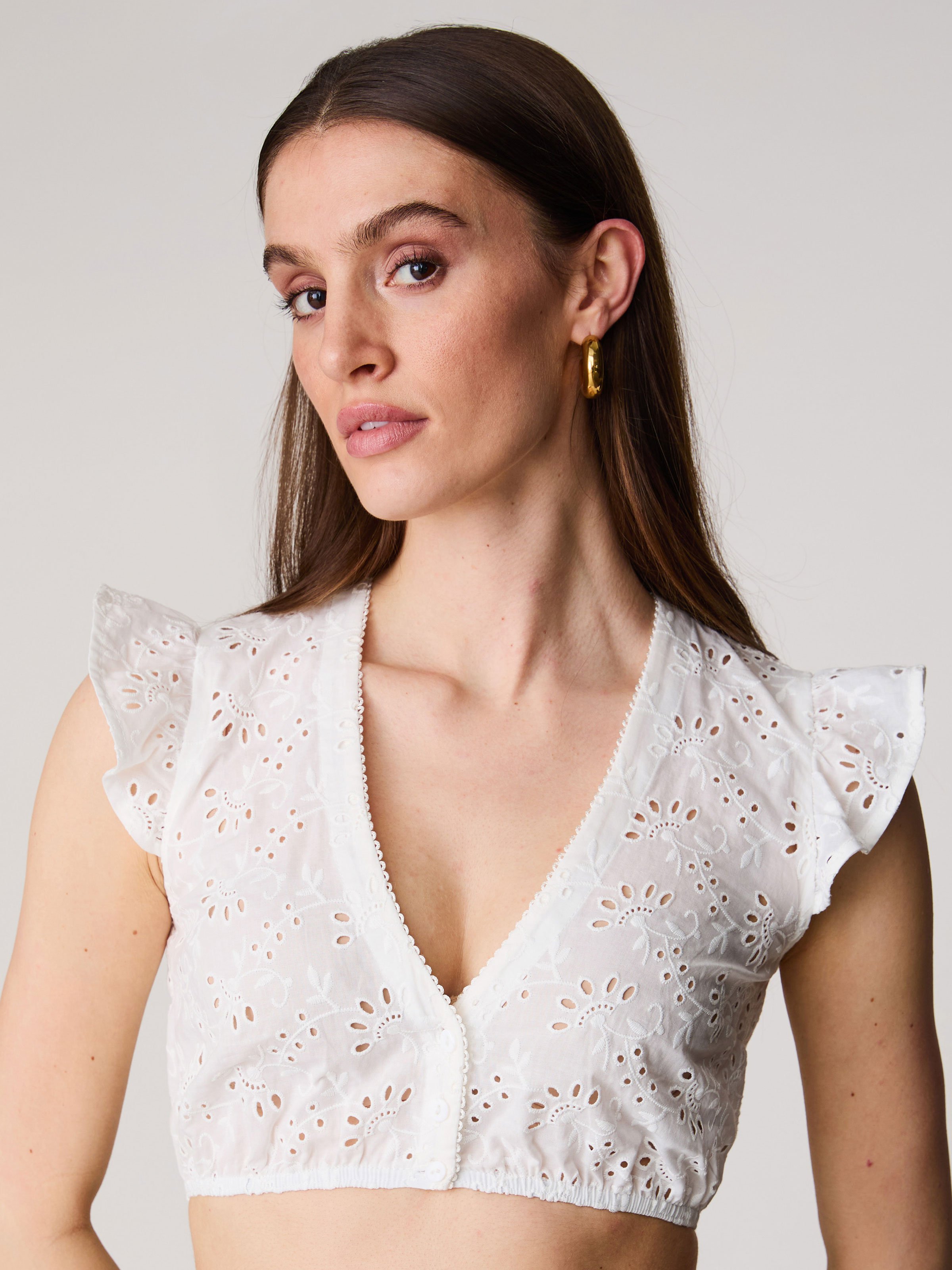 Weiße Dirndlbluse mit Flügelarm