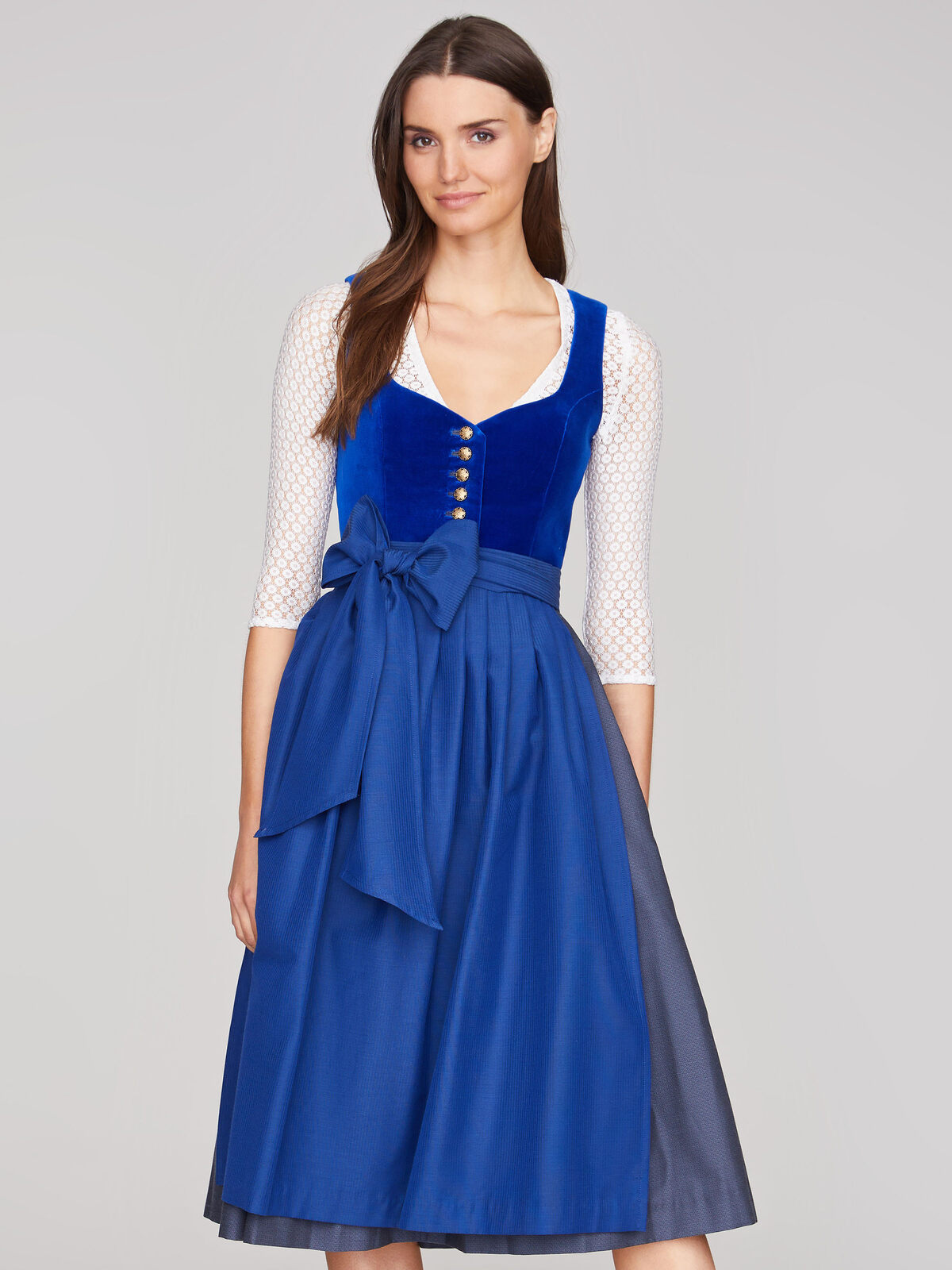 Royalblaues Samtdirndl mit Herzausschnitt