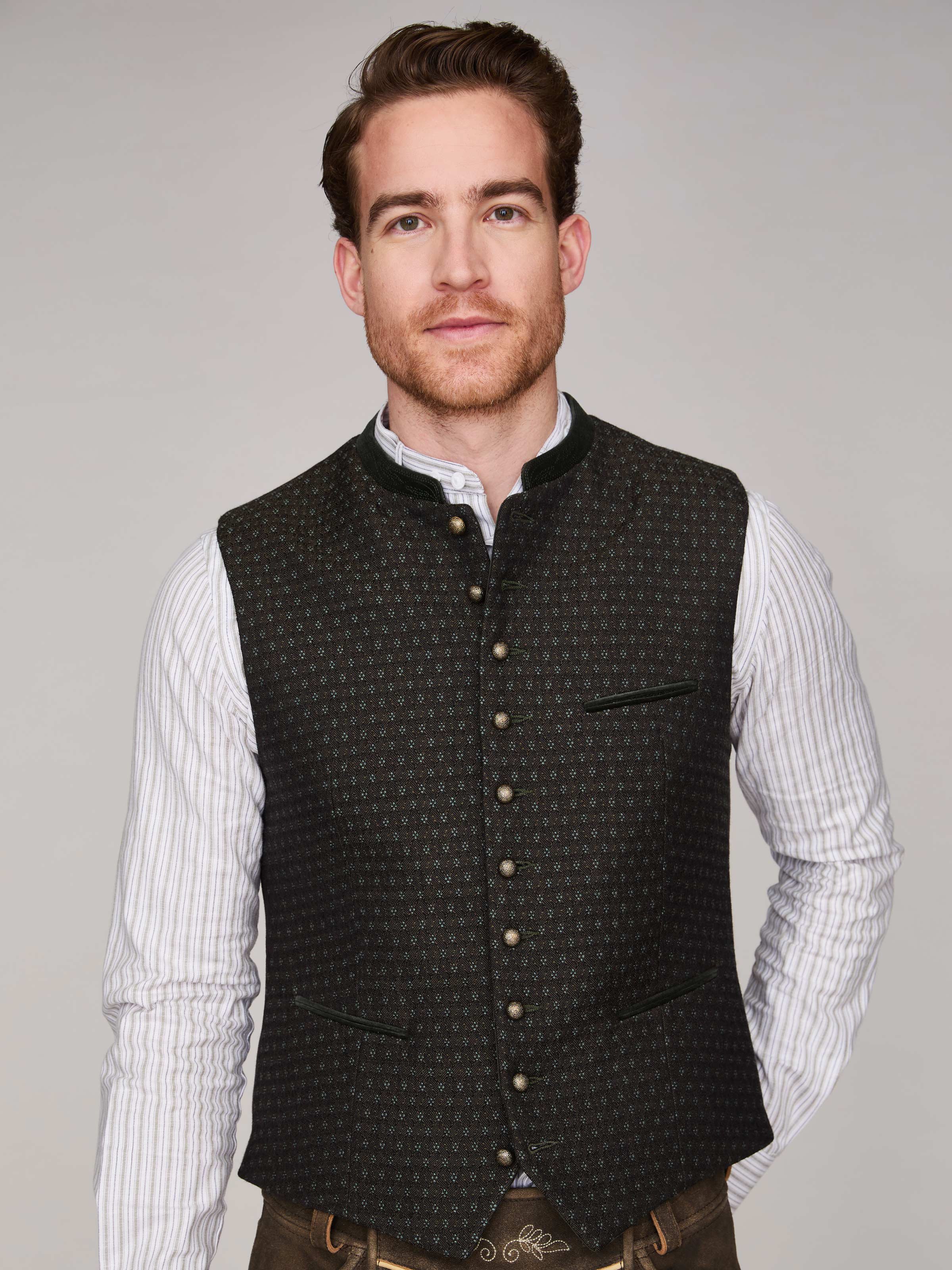 Bronzegrüne Trachtenweste