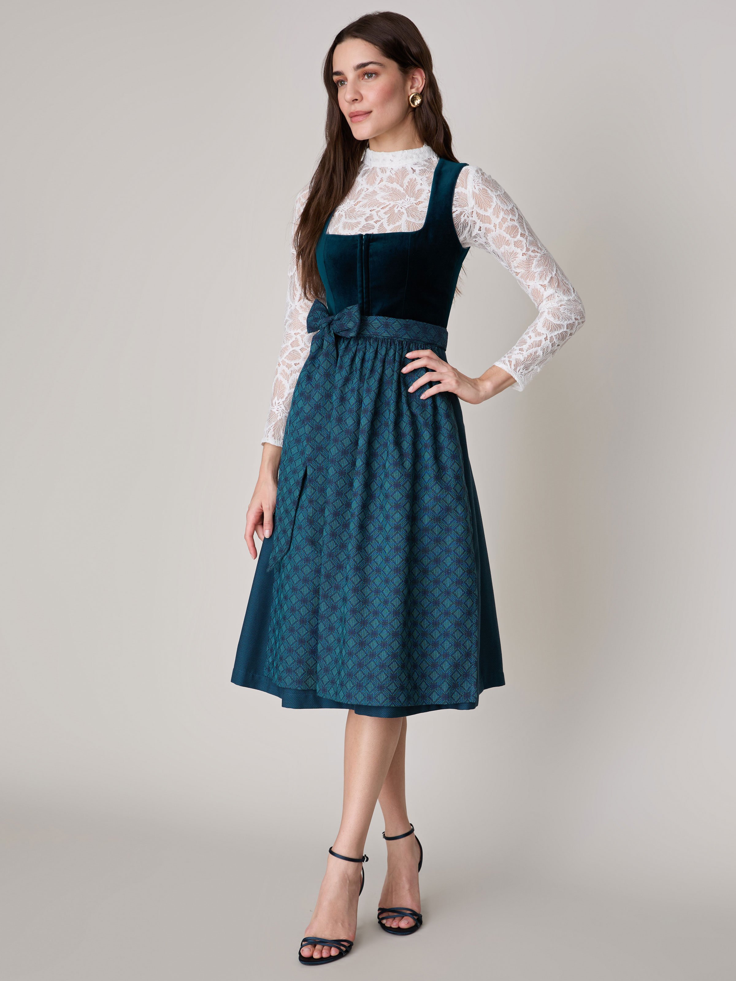 Petrolblaues Dirndl mit Samt-Mieder