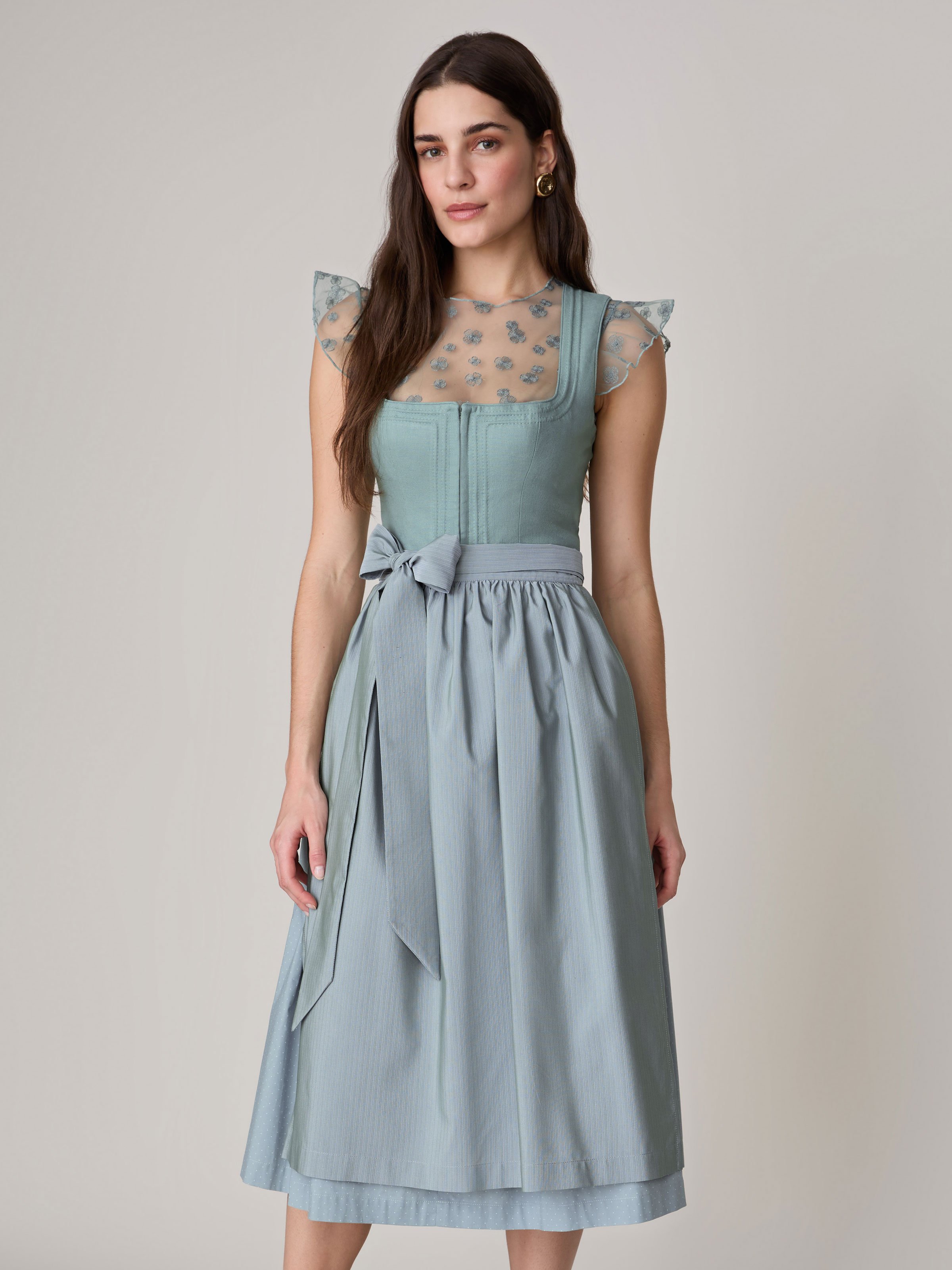 Aquablaues Leinen-Dirndl mit Schnursteppung