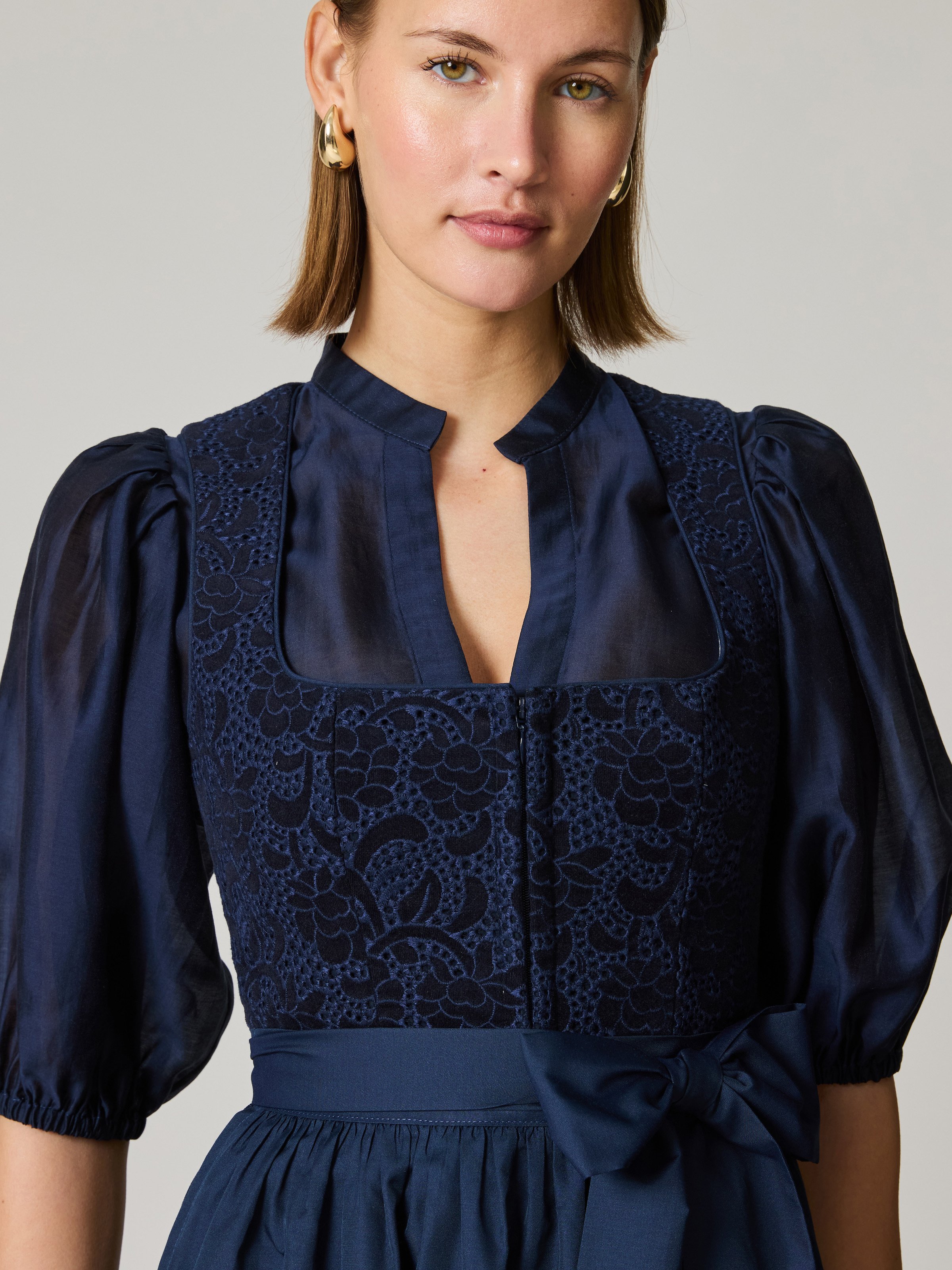 Semi-transparente Bluse in Dunkelblau mit Puffärmel